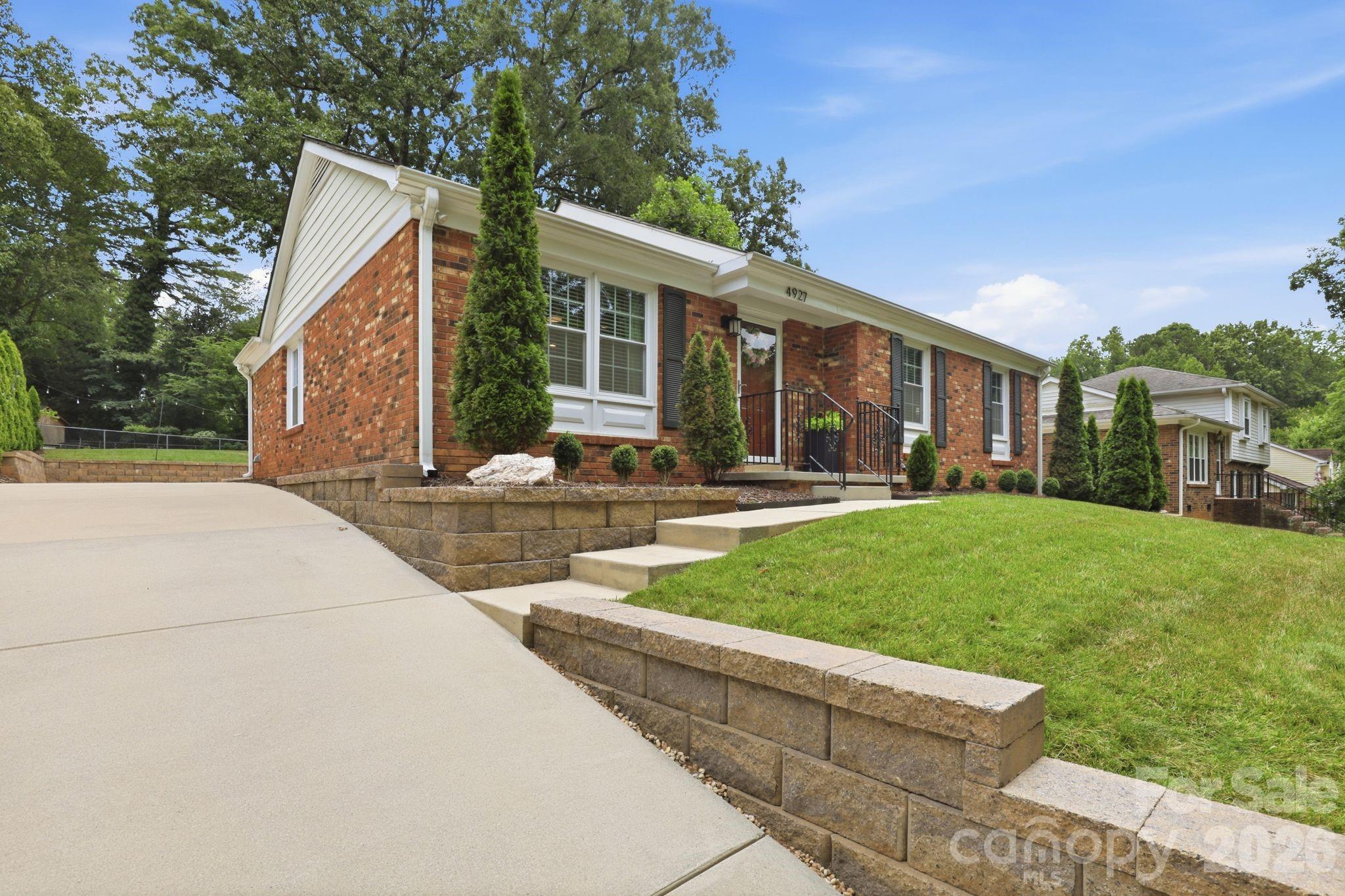 4927 Farm Pond Lane — Charlotte