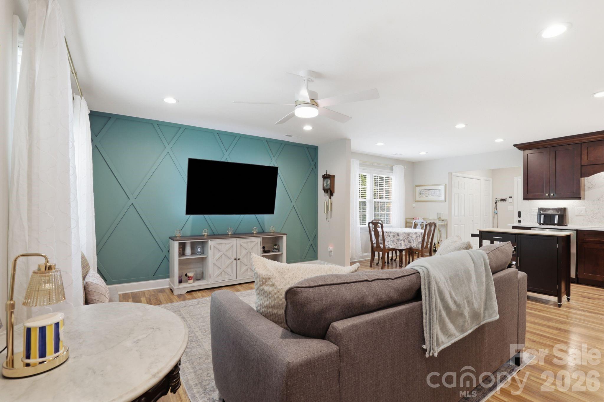 4927 Farm Pond Lane — Charlotte