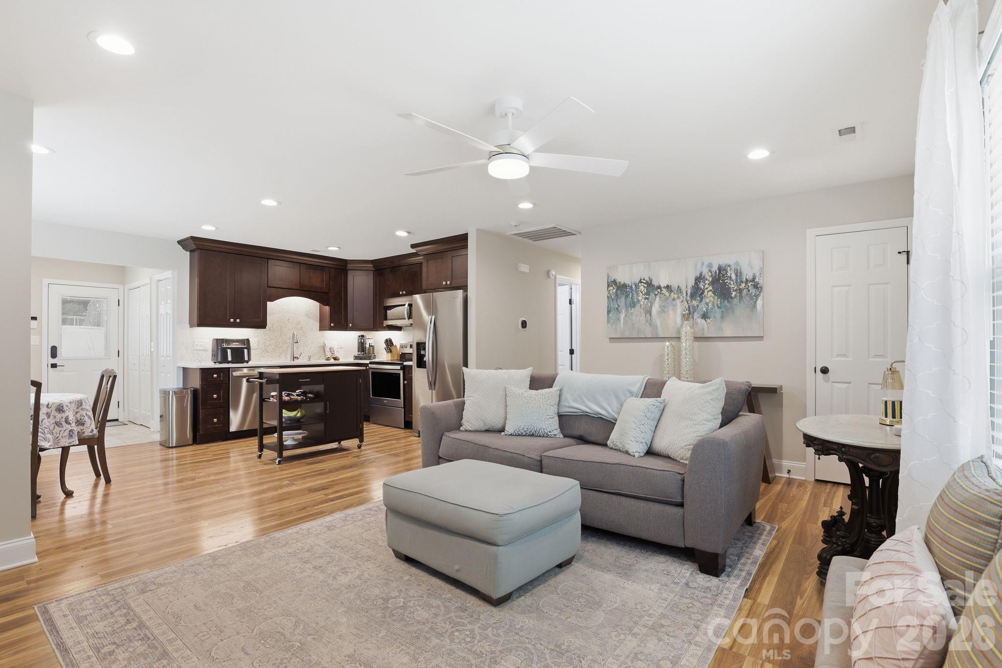 4927 Farm Pond Lane — Charlotte