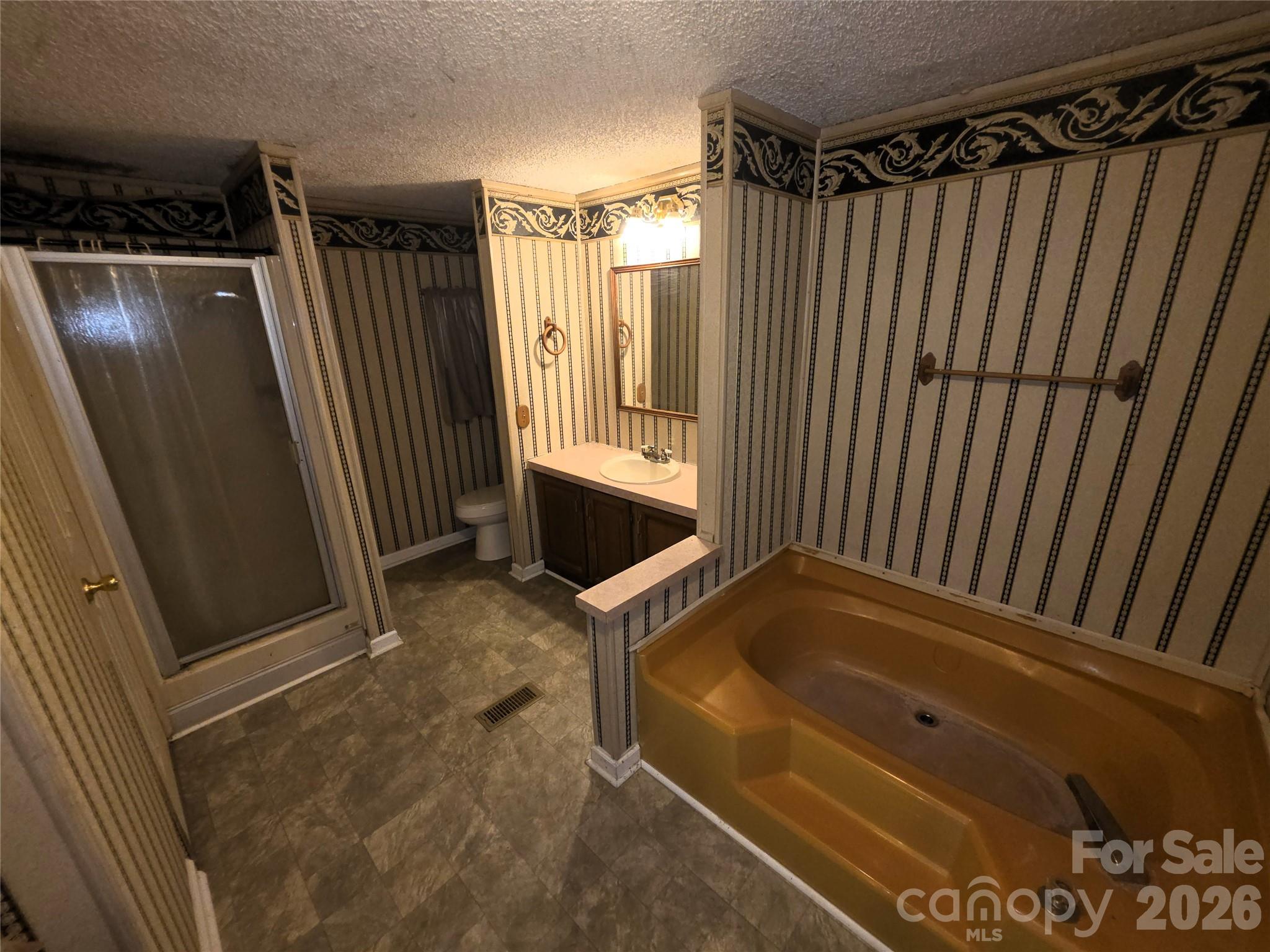 1340 Bowling Green Drive — Clover