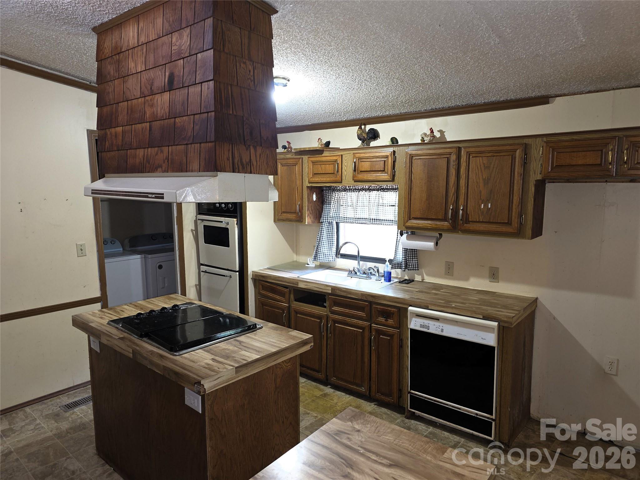 1340 Bowling Green Drive — Clover