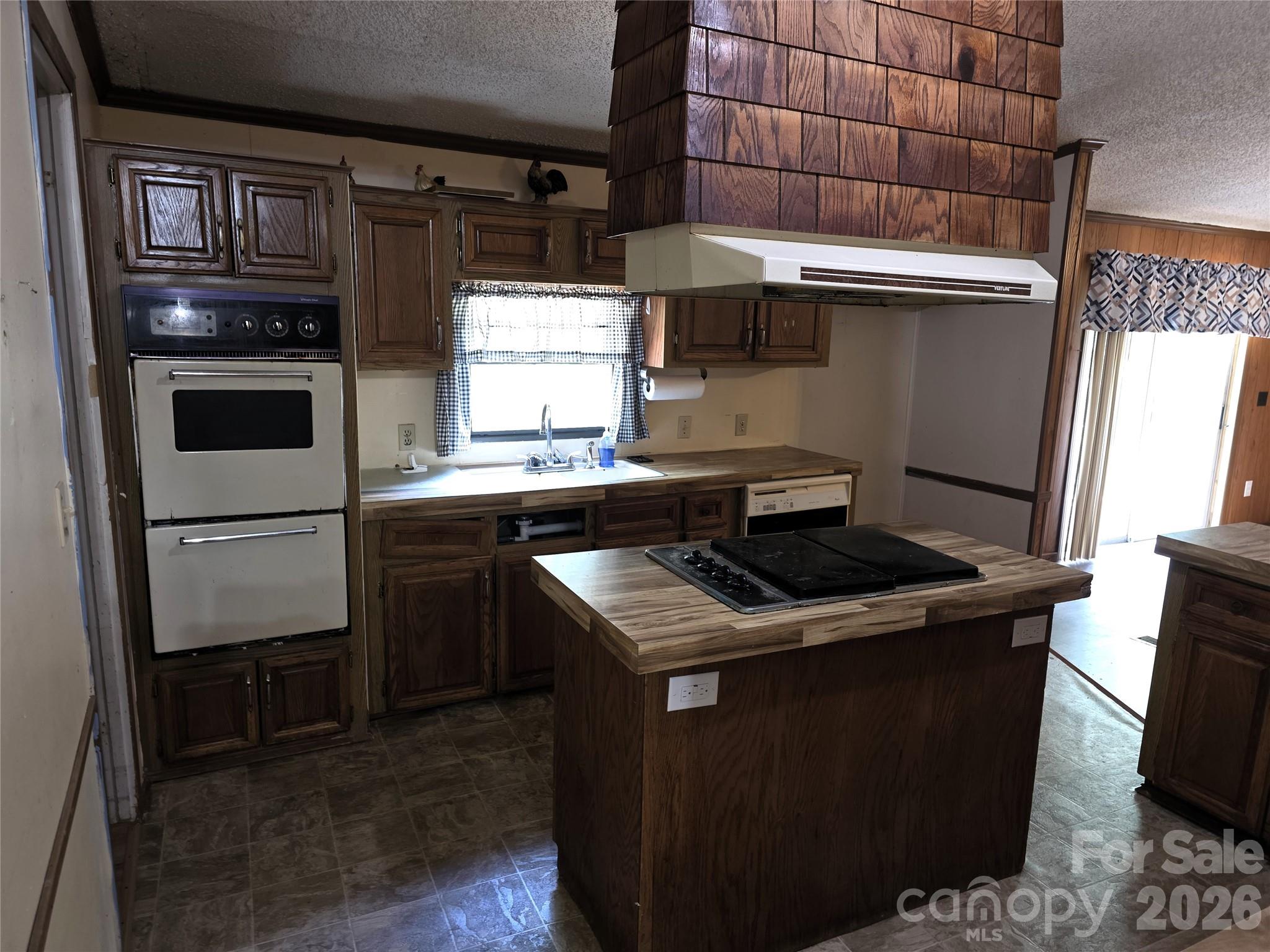1340 Bowling Green Drive — Clover