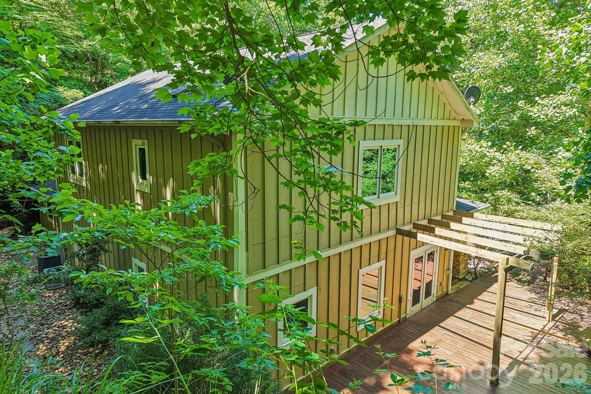 10 Cedar Drive — Mills River