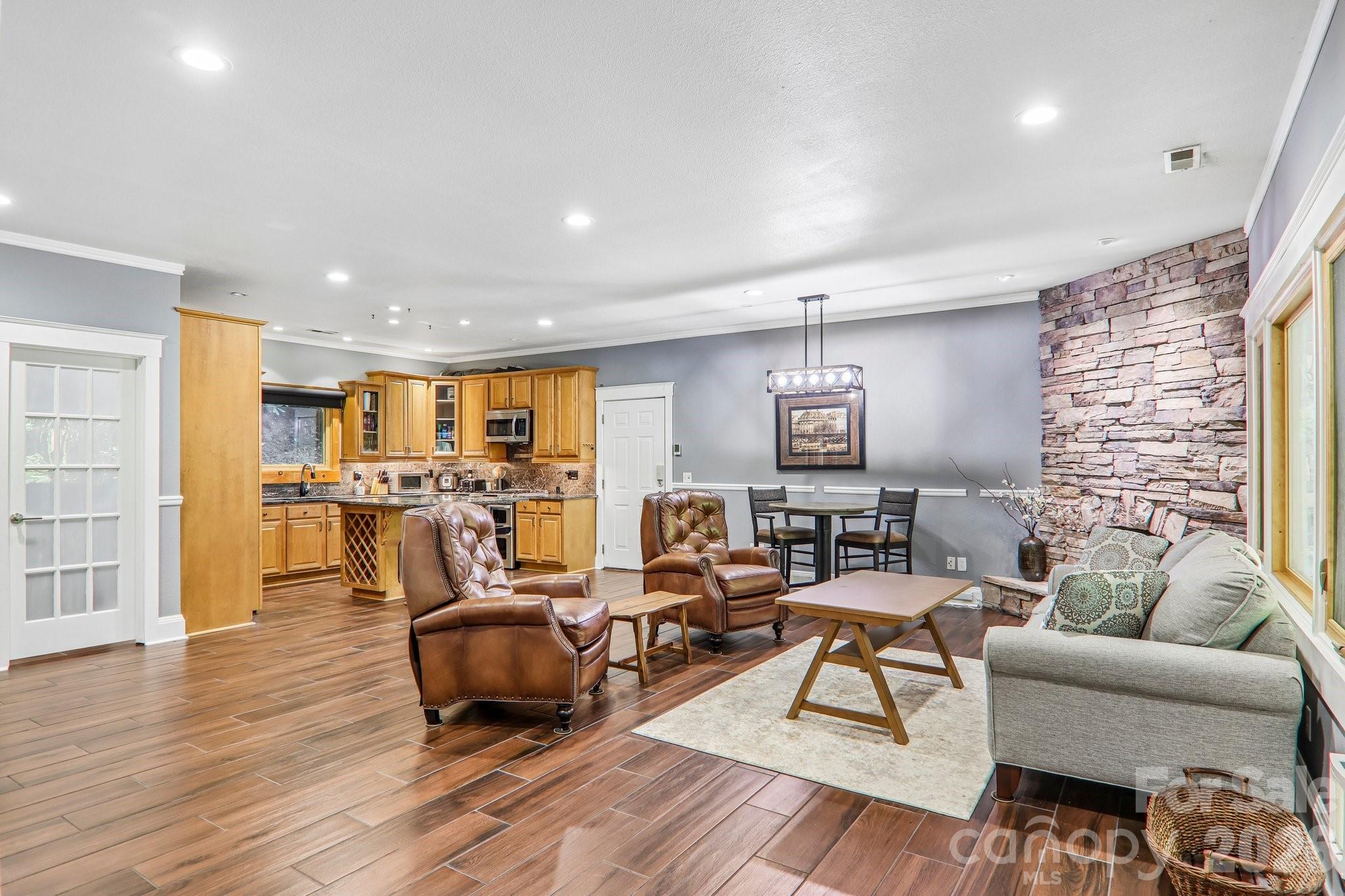 10 Cedar Drive — Mills River