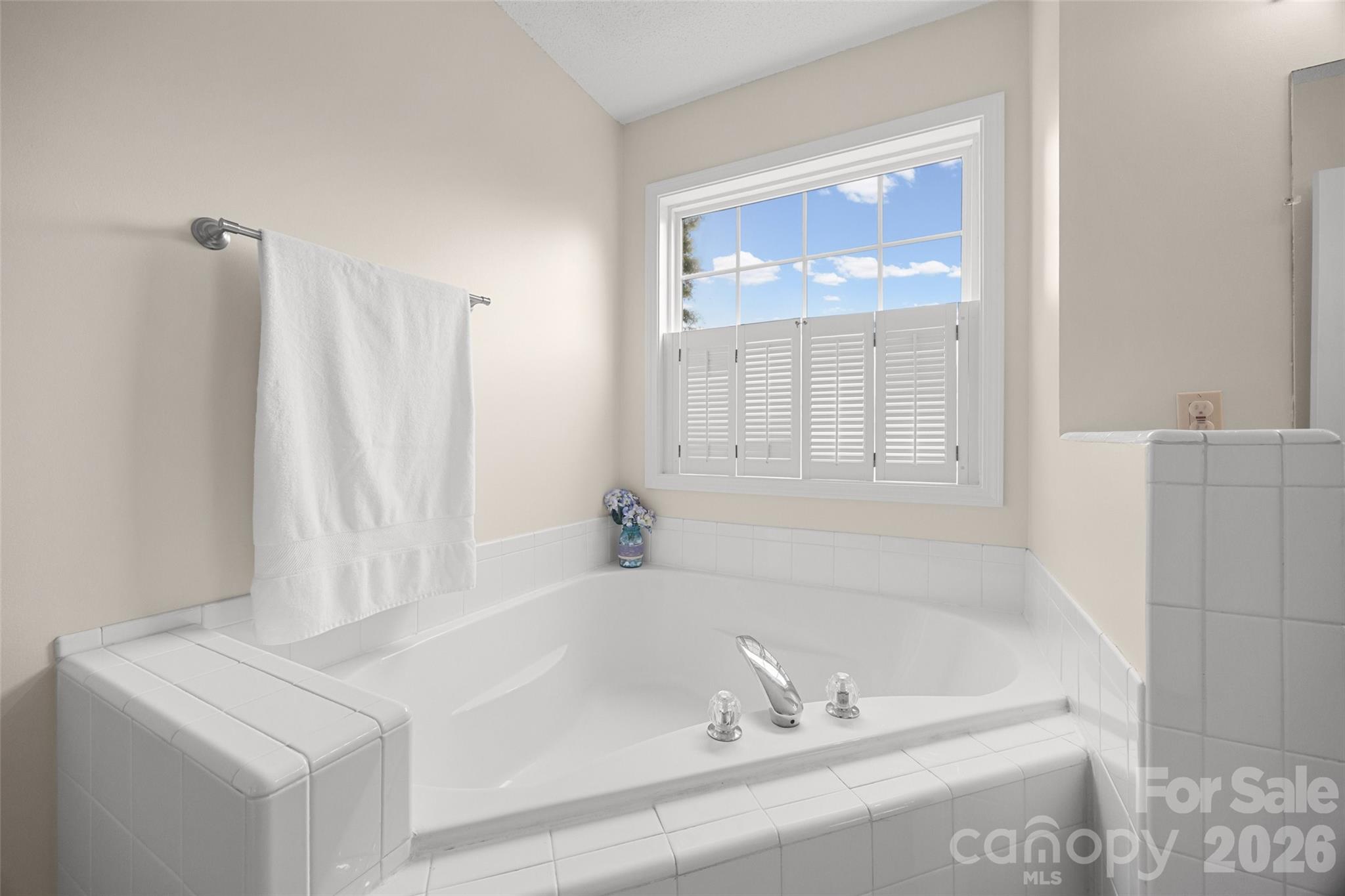 808 Chipmeadow Lane — York