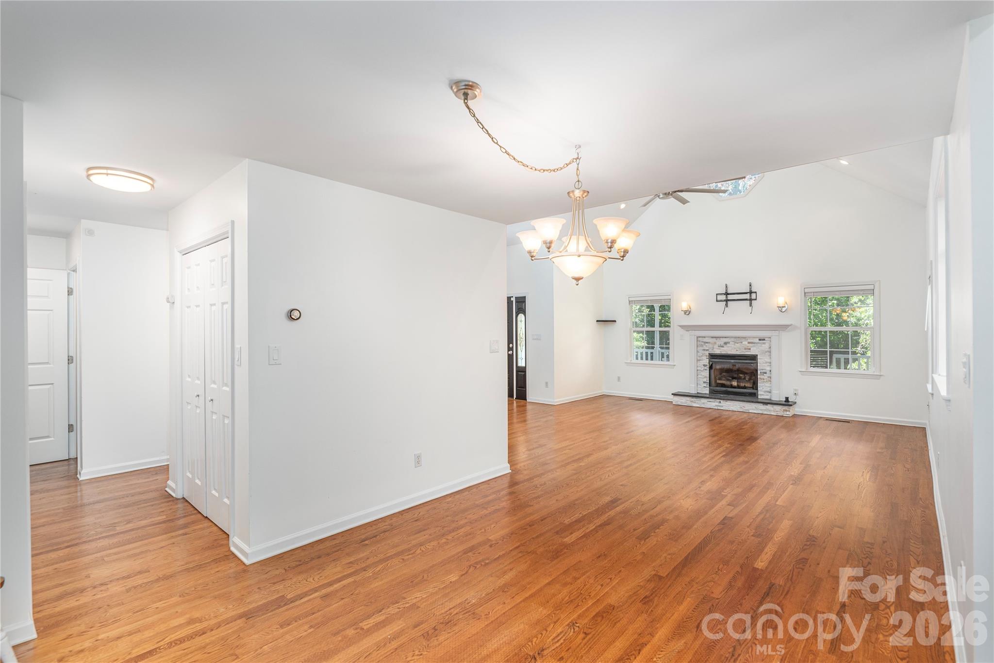 602 Hidden Springs Drive — Asheville