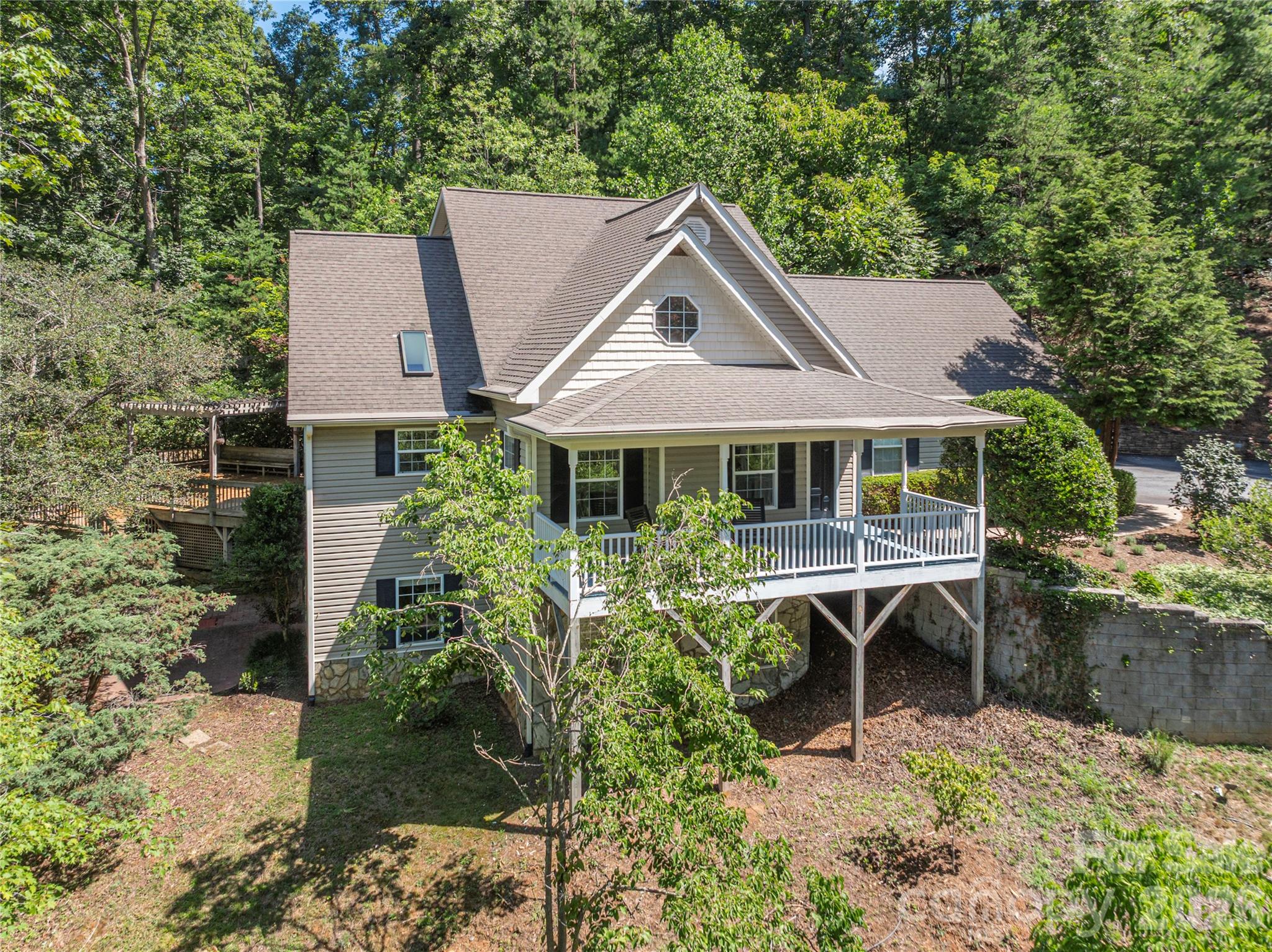 602 Hidden Springs Drive — Asheville