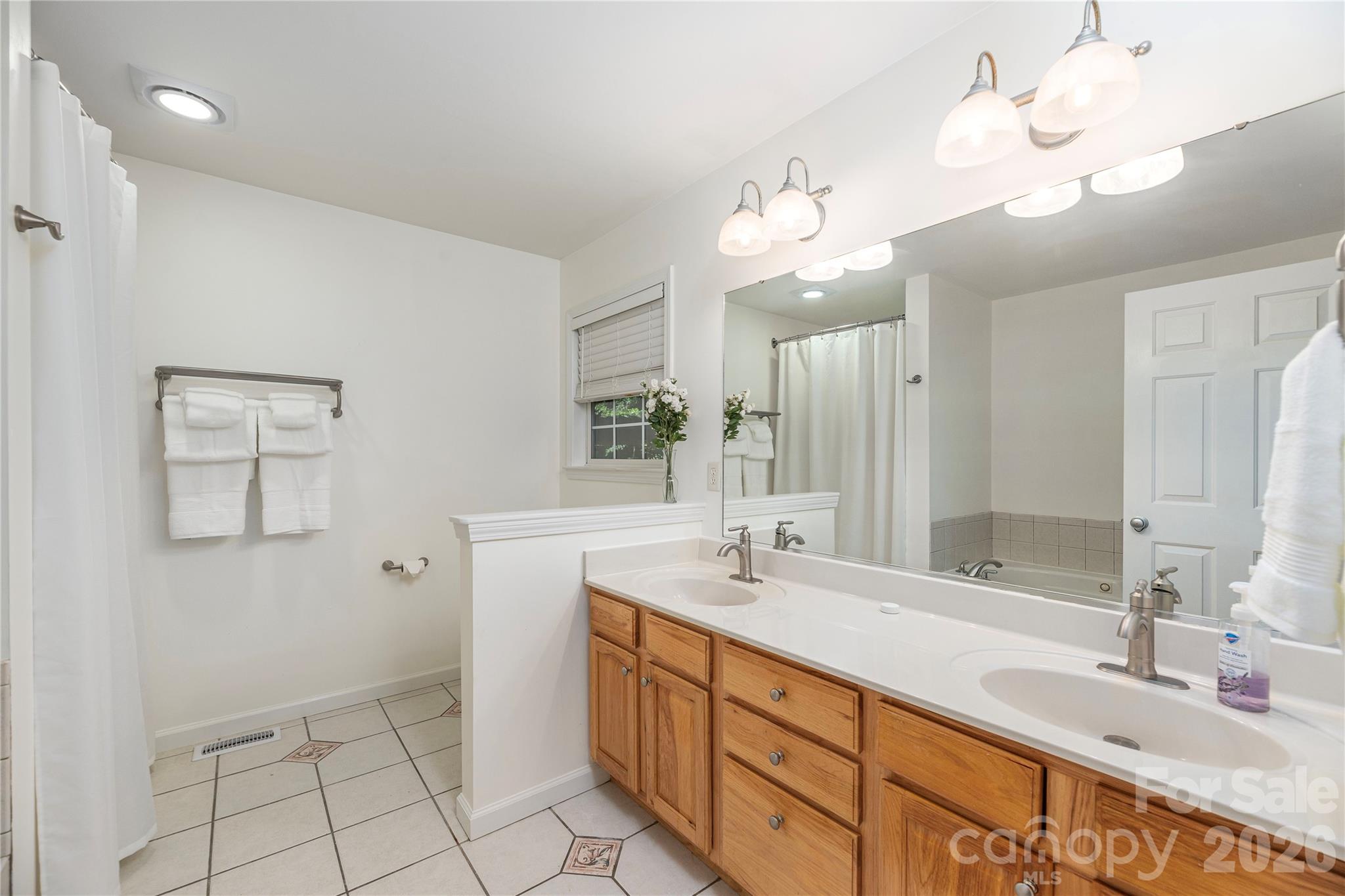 602 Hidden Springs Drive — Asheville