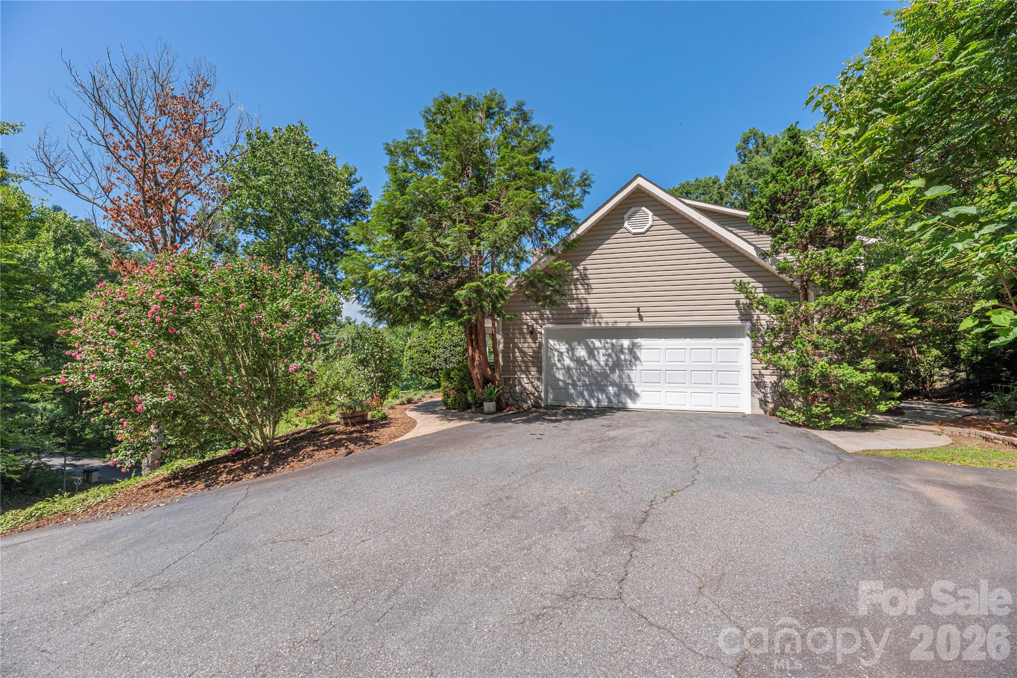 602 Hidden Springs Drive — Asheville