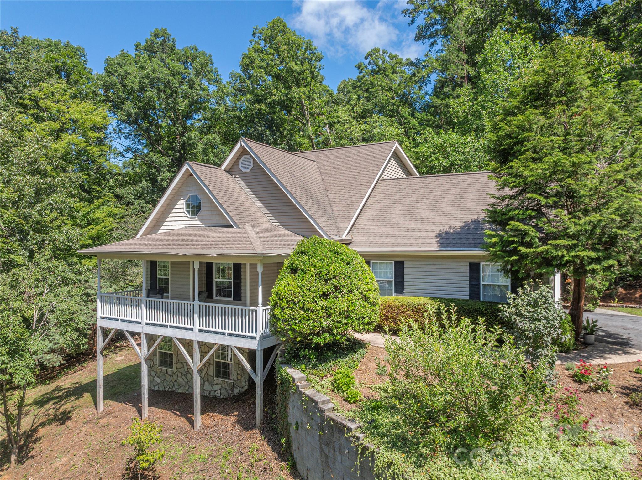 602 Hidden Springs Drive — Asheville