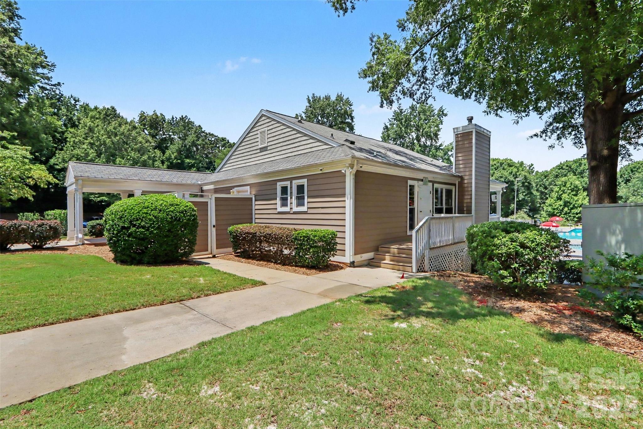 8618 Fox Chase Lane — Charlotte