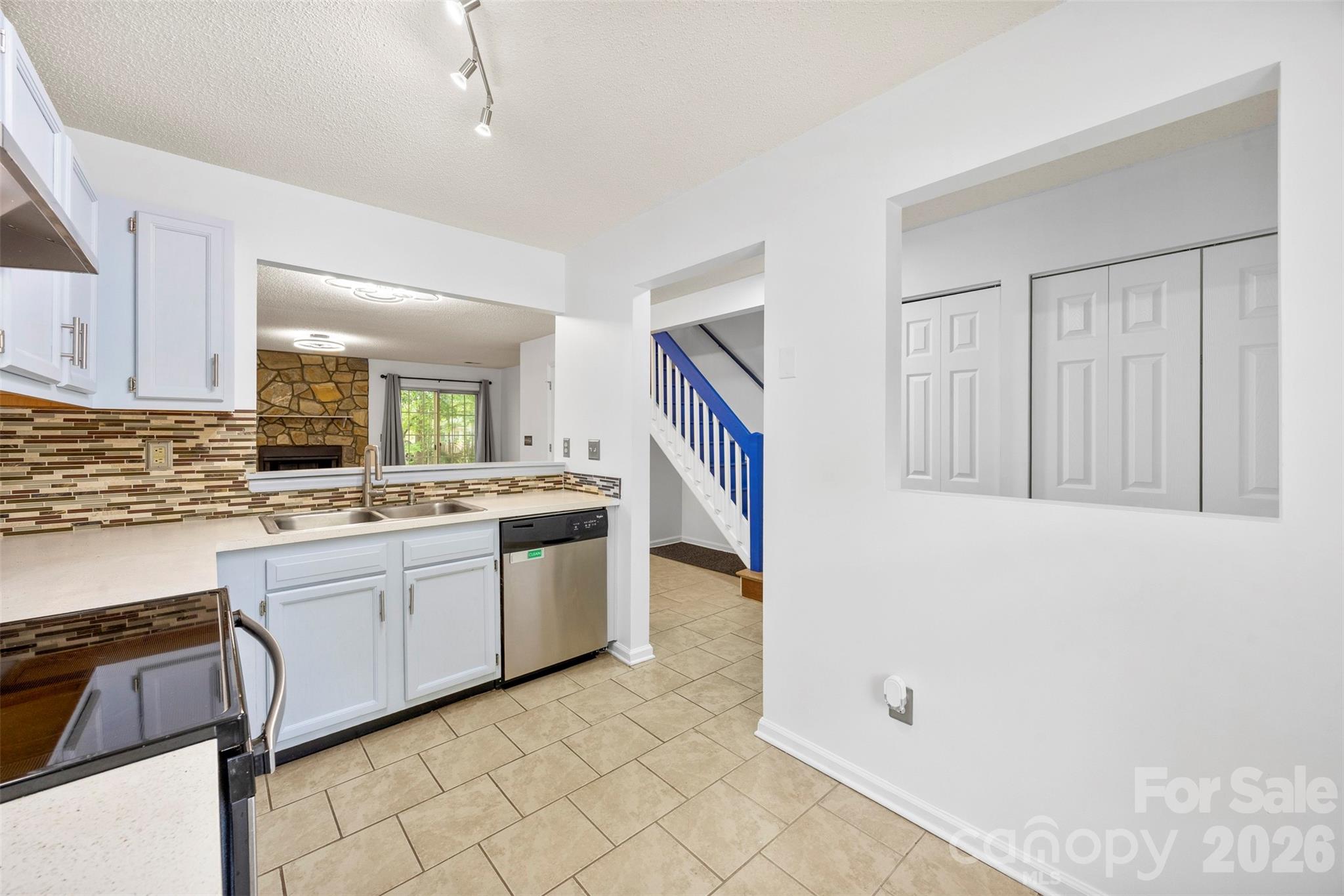 6404 Windsor Gate Lane — Charlotte