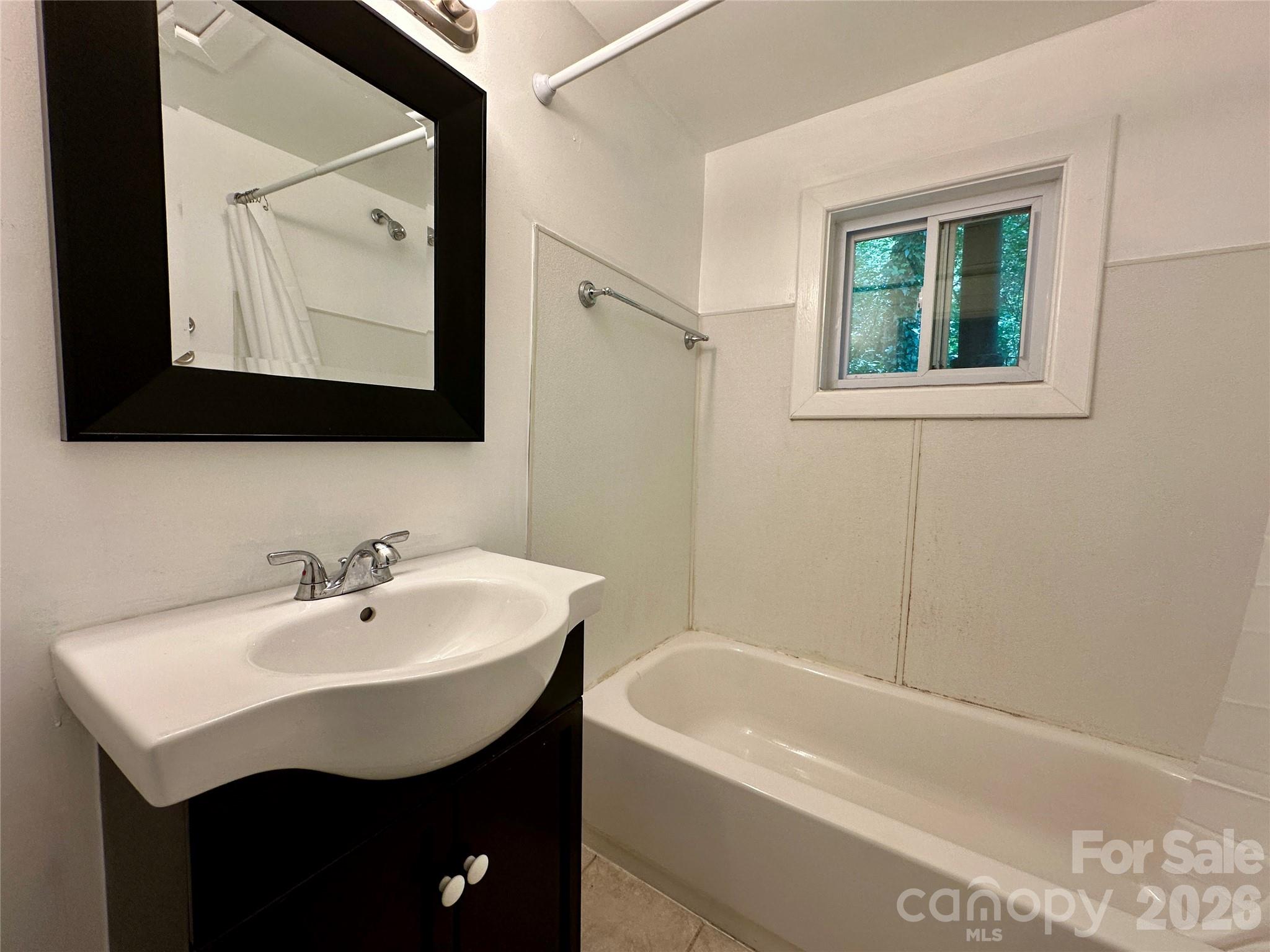 4 Arbutus Road — Asheville