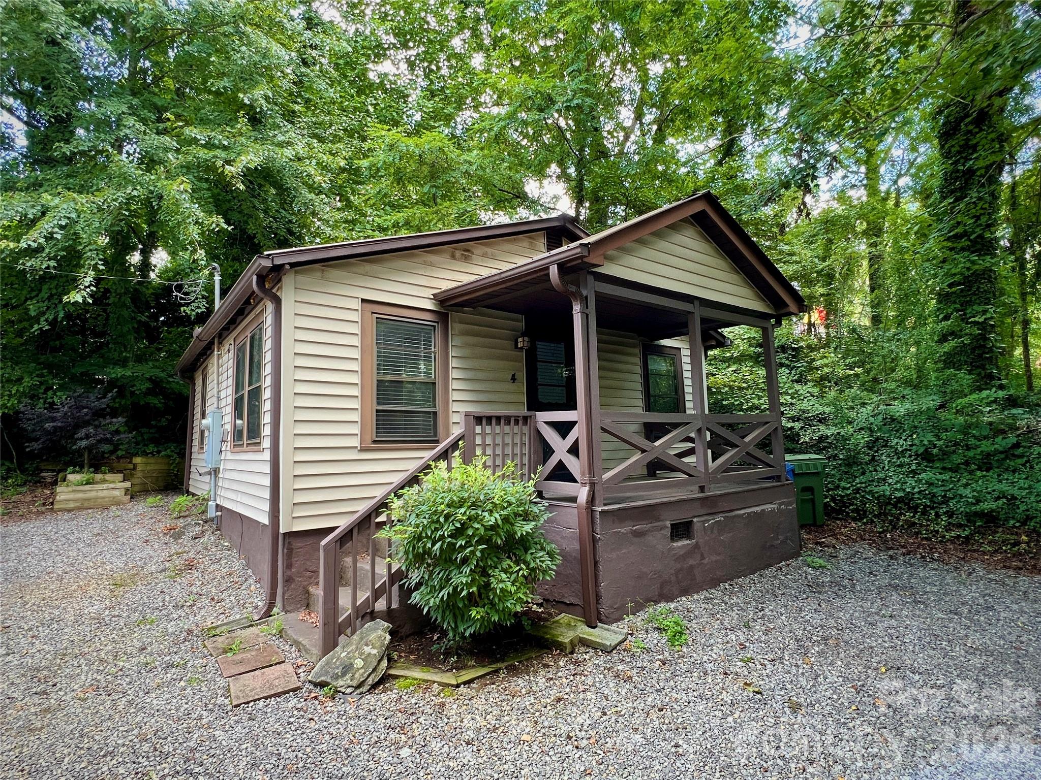 4 Arbutus Road — Asheville