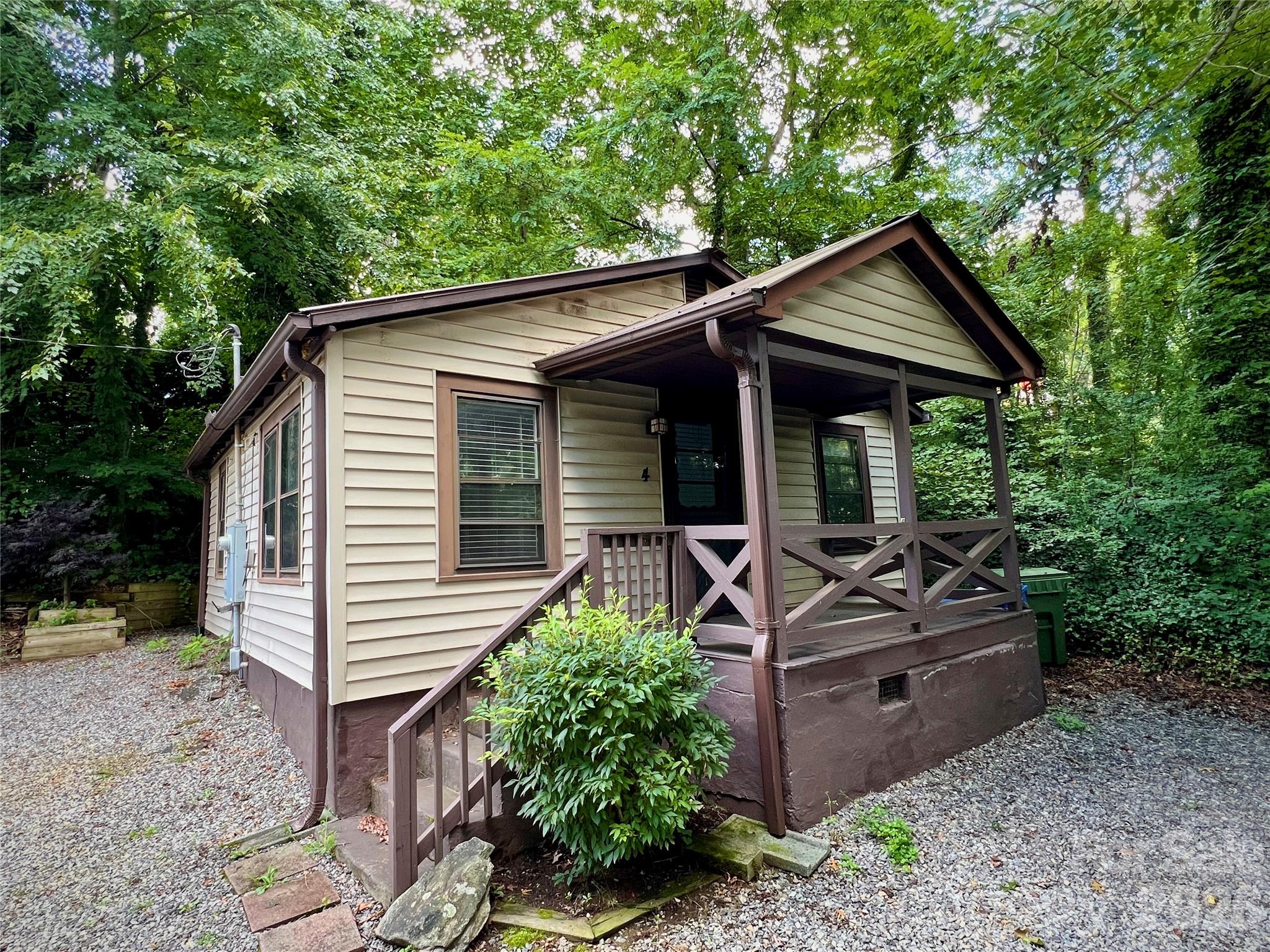 4 Arbutus Road — Asheville