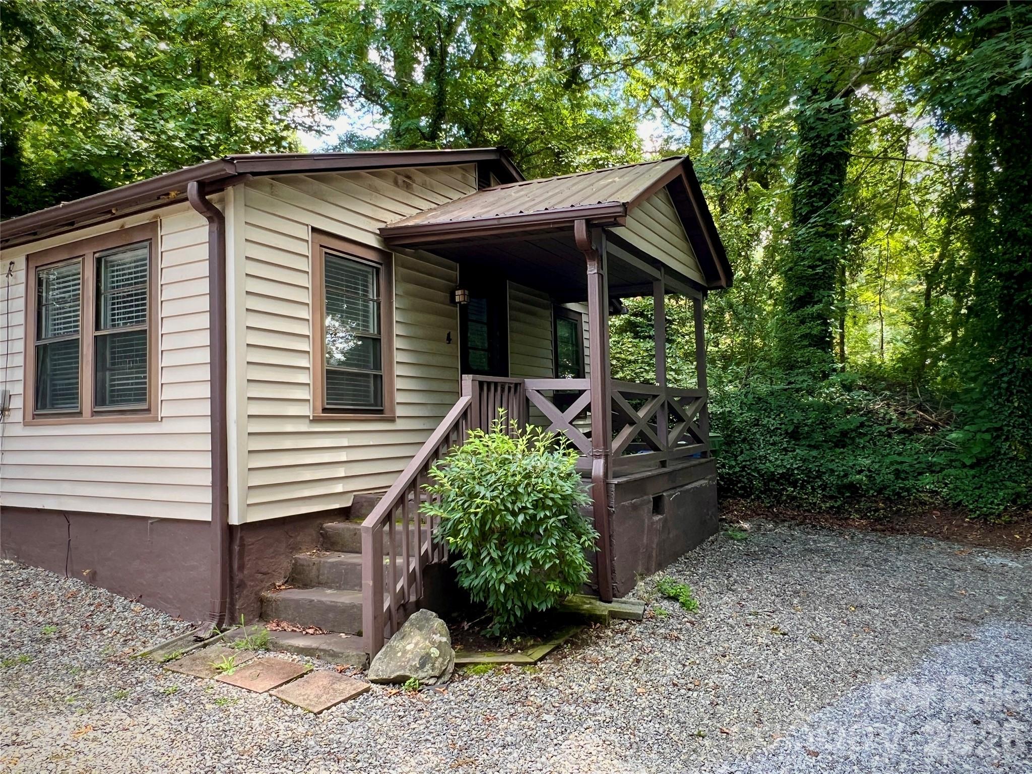 4 Arbutus Road — Asheville