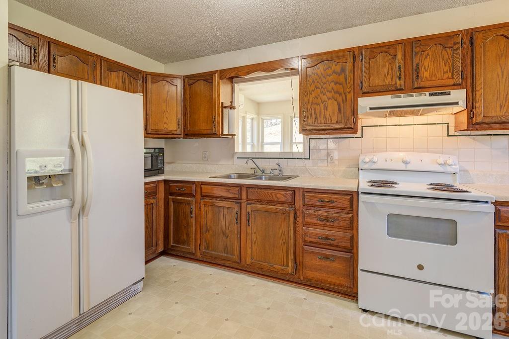 216 Pickens Road — Weaverville
