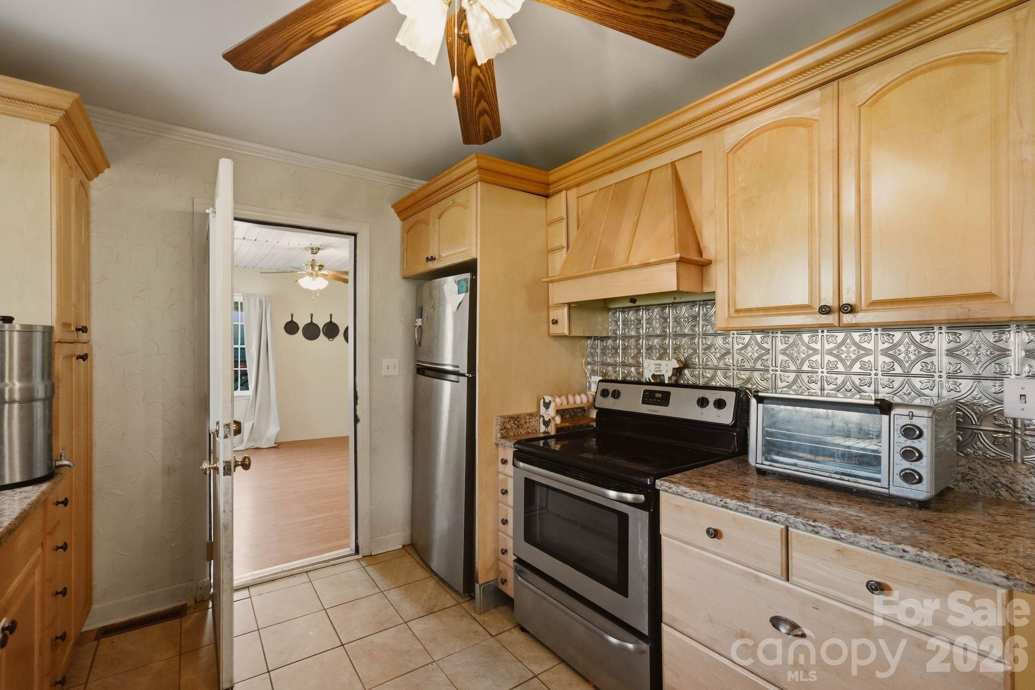 112 Brookside Drive — Union