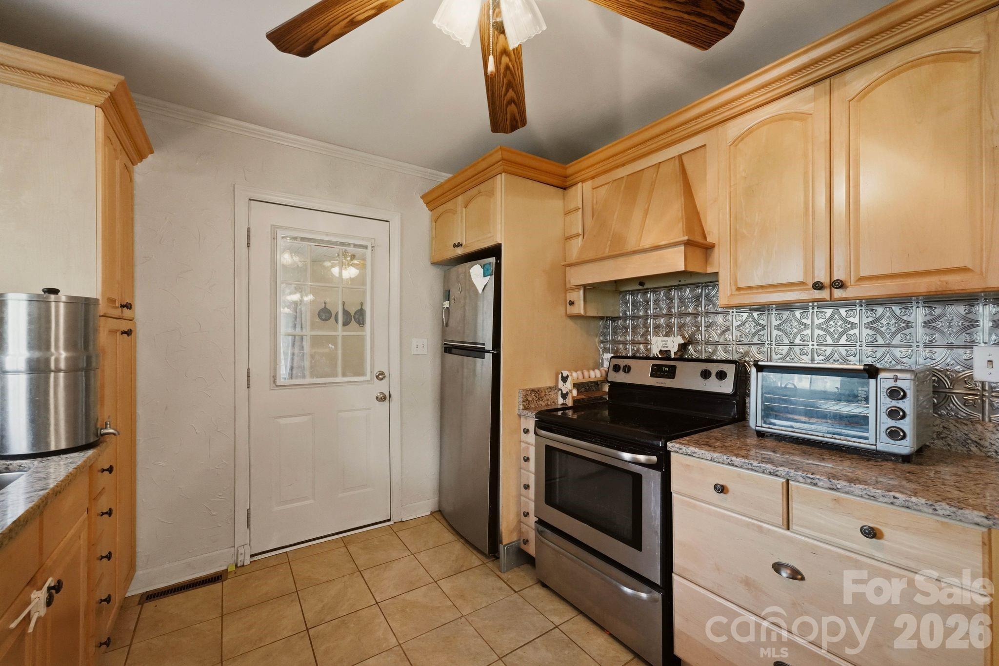 112 Brookside Drive — Union