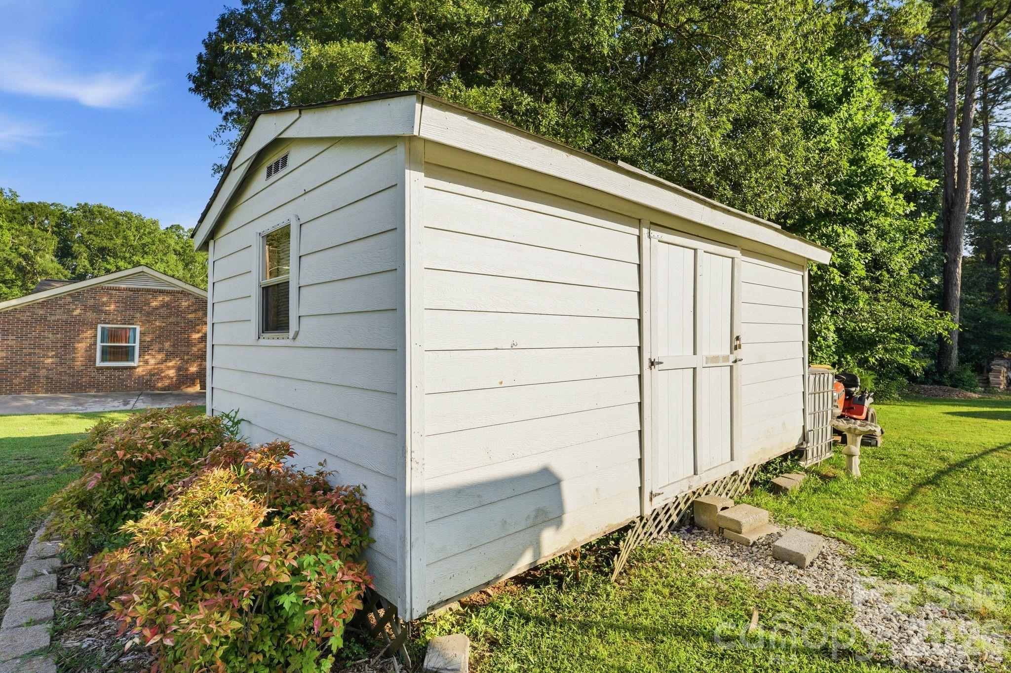 112 Brookside Drive — Union