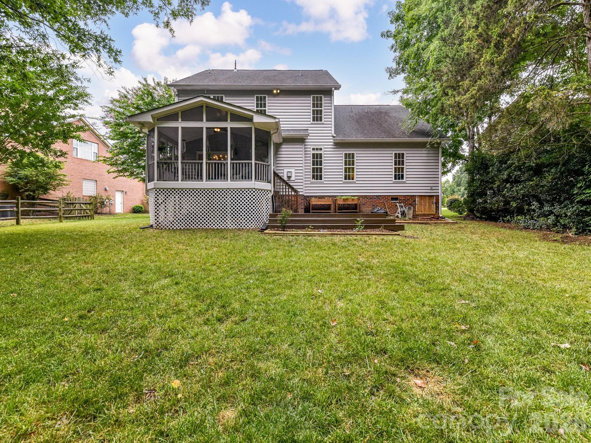 8505 Tintinhull Lane — Waxhaw