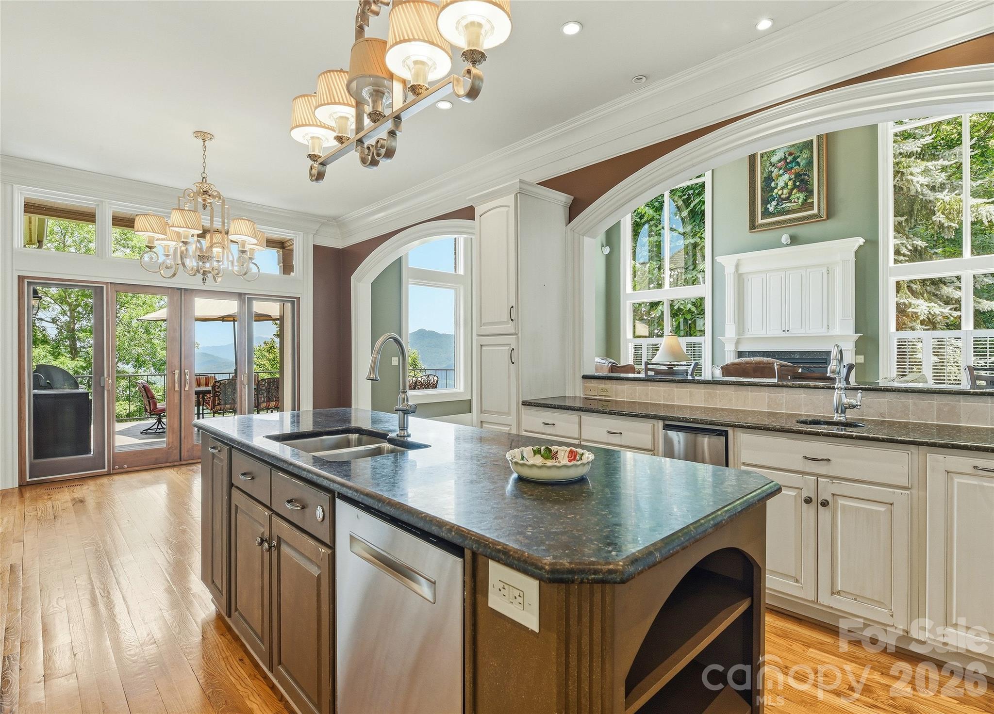 106 Coyote Ridge — Maggie Valley