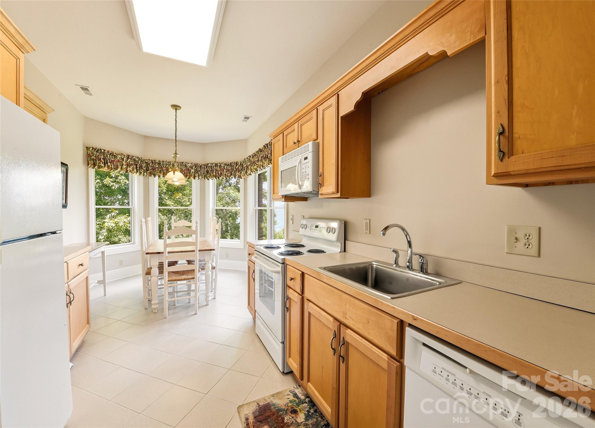 106 Coyote Ridge — Maggie Valley