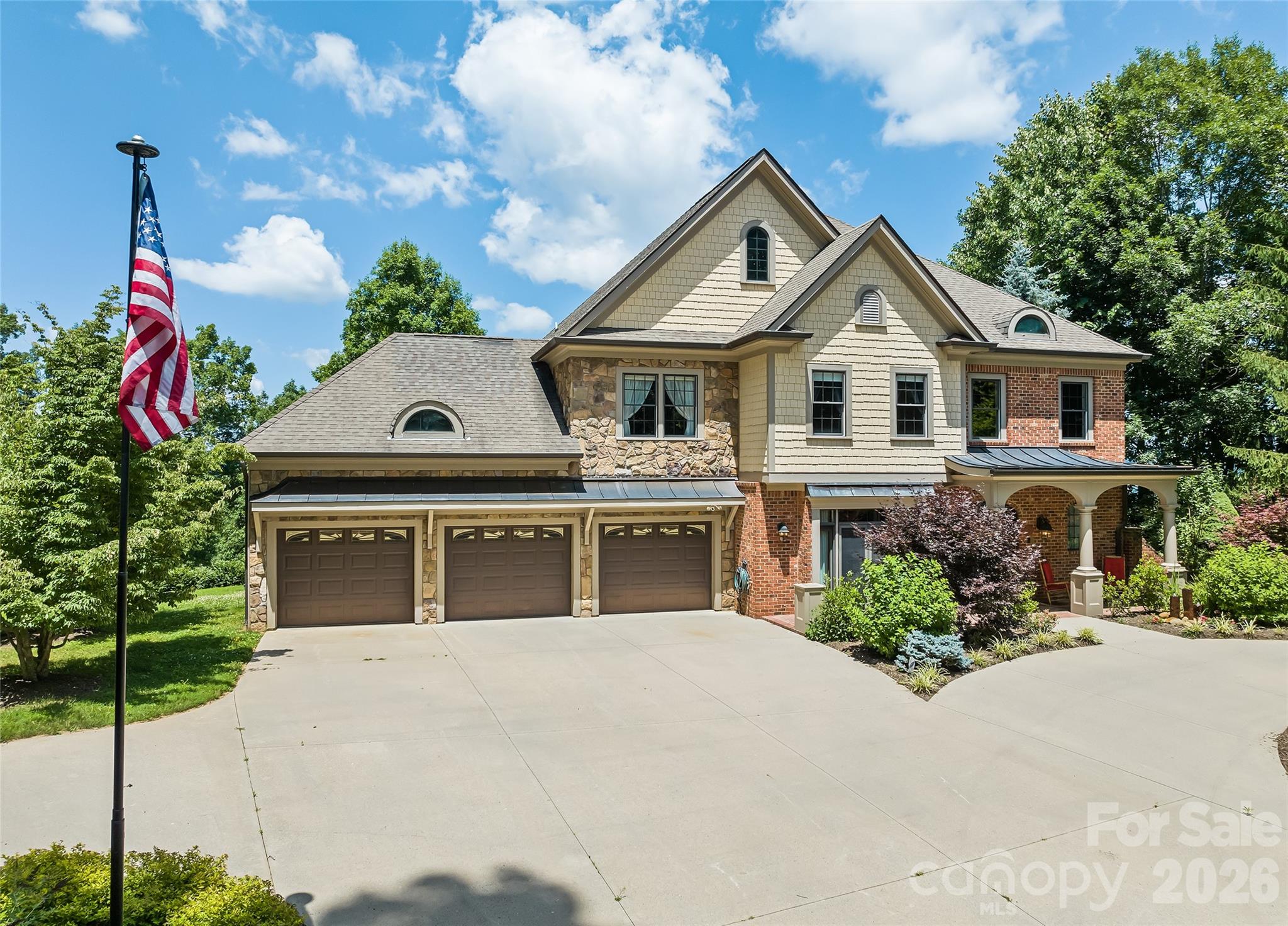 106 Coyote Ridge — Maggie Valley