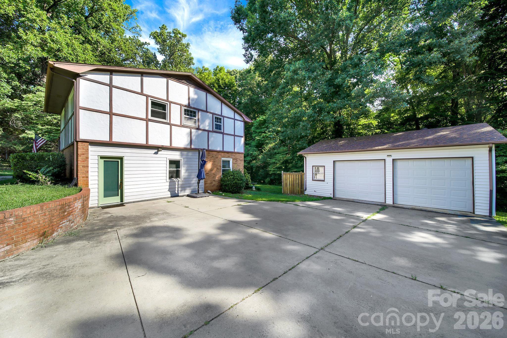 2311 Laurelwood Circle — Charlotte