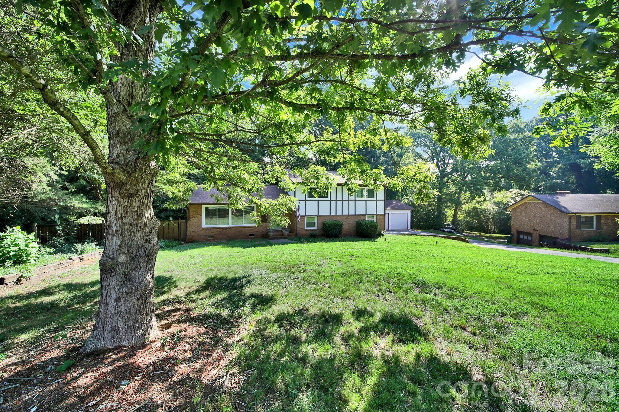2311 Laurelwood Circle — Charlotte