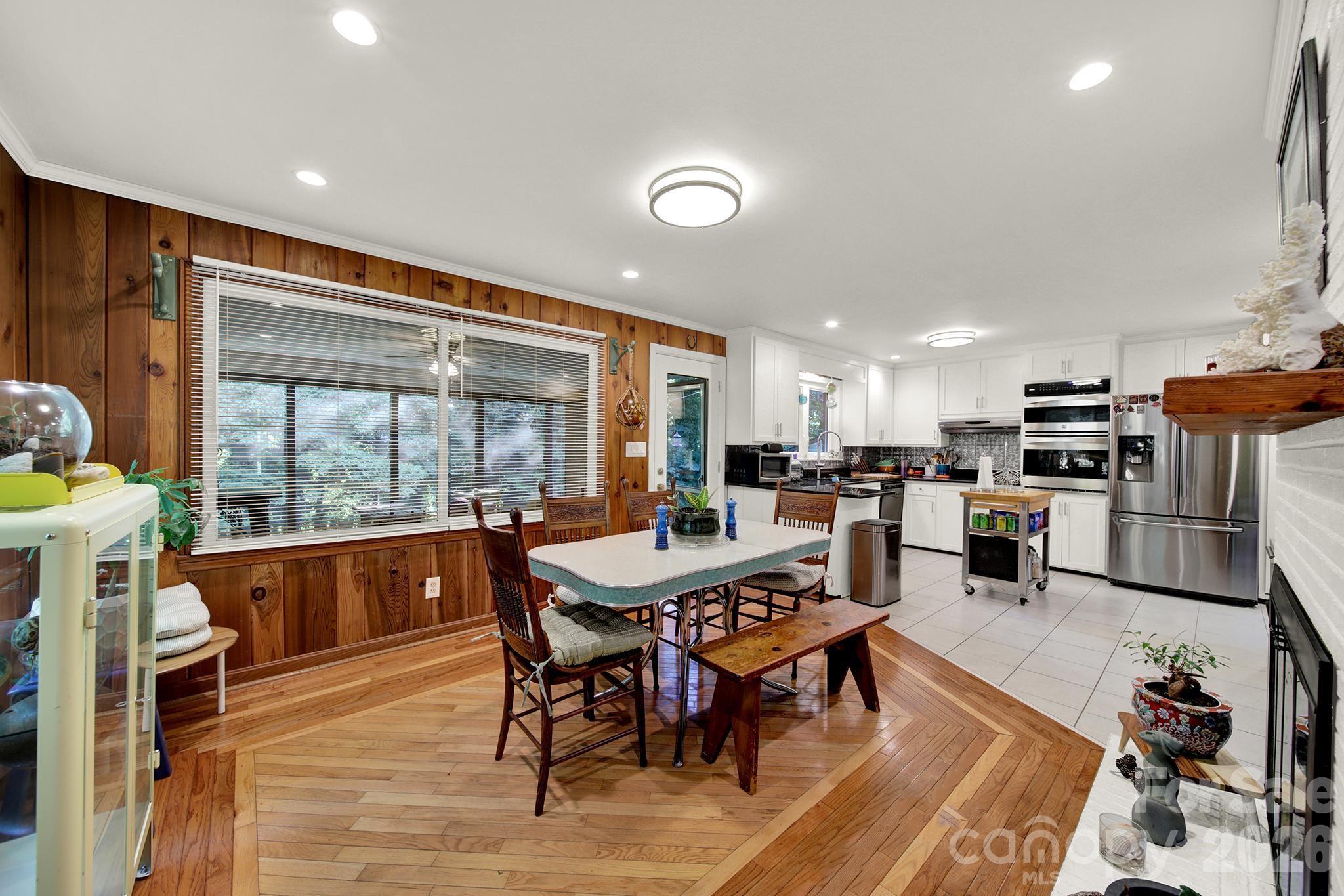 2311 Laurelwood Circle — Charlotte