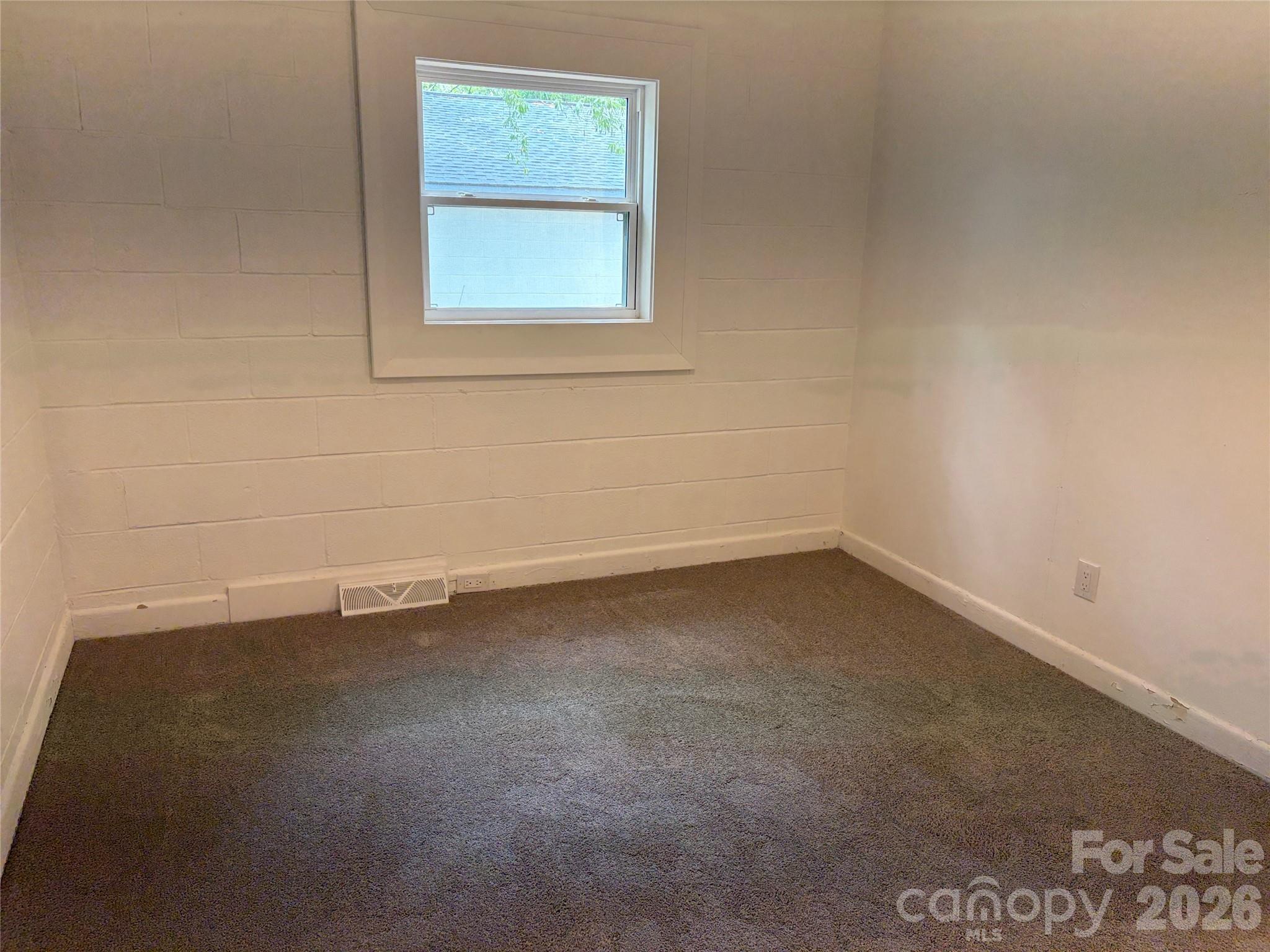1107 S Meeting Street — Statesville