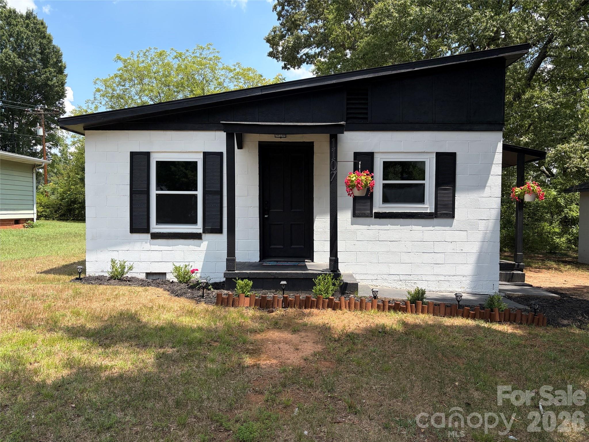 1107 S Meeting Street — Statesville