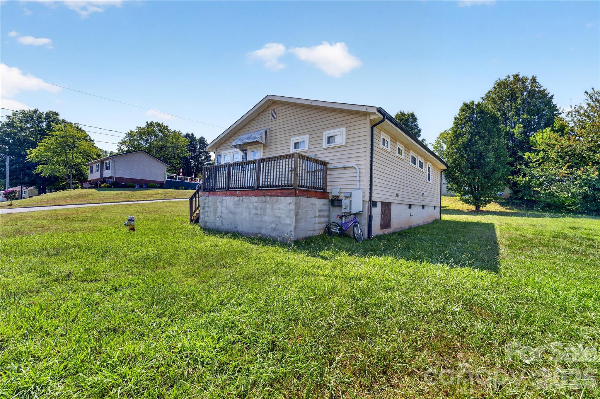 893 7th Street Drive SE — Hickory