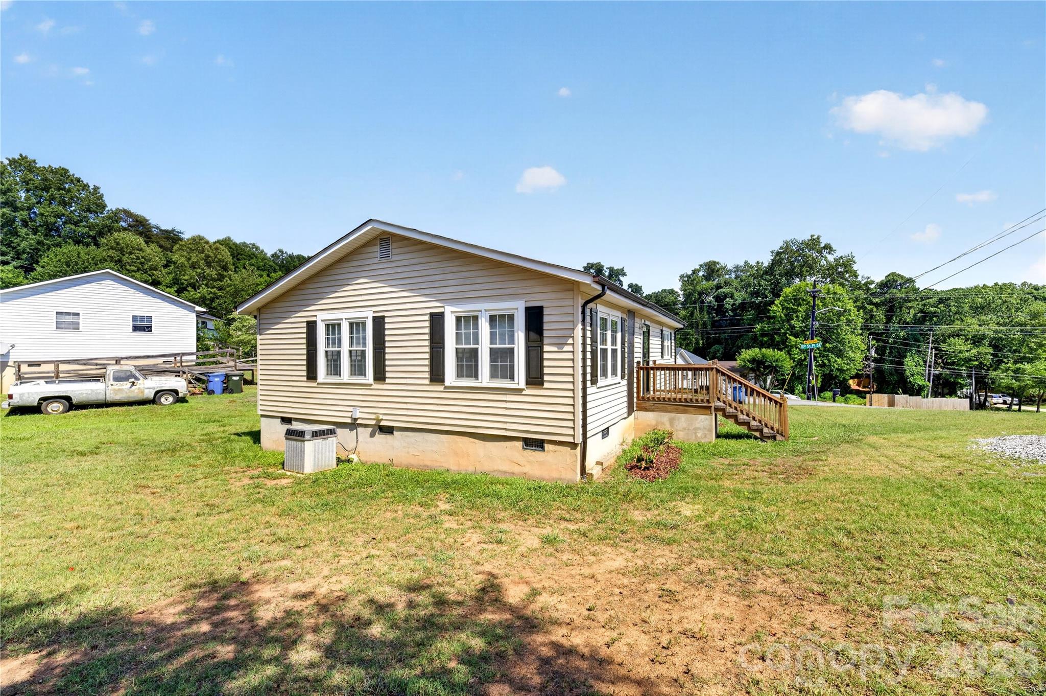 893 7th Street Drive SE — Hickory