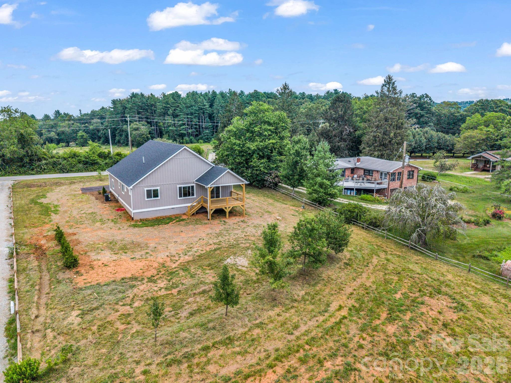 120 Grandview Lane — Hendersonville