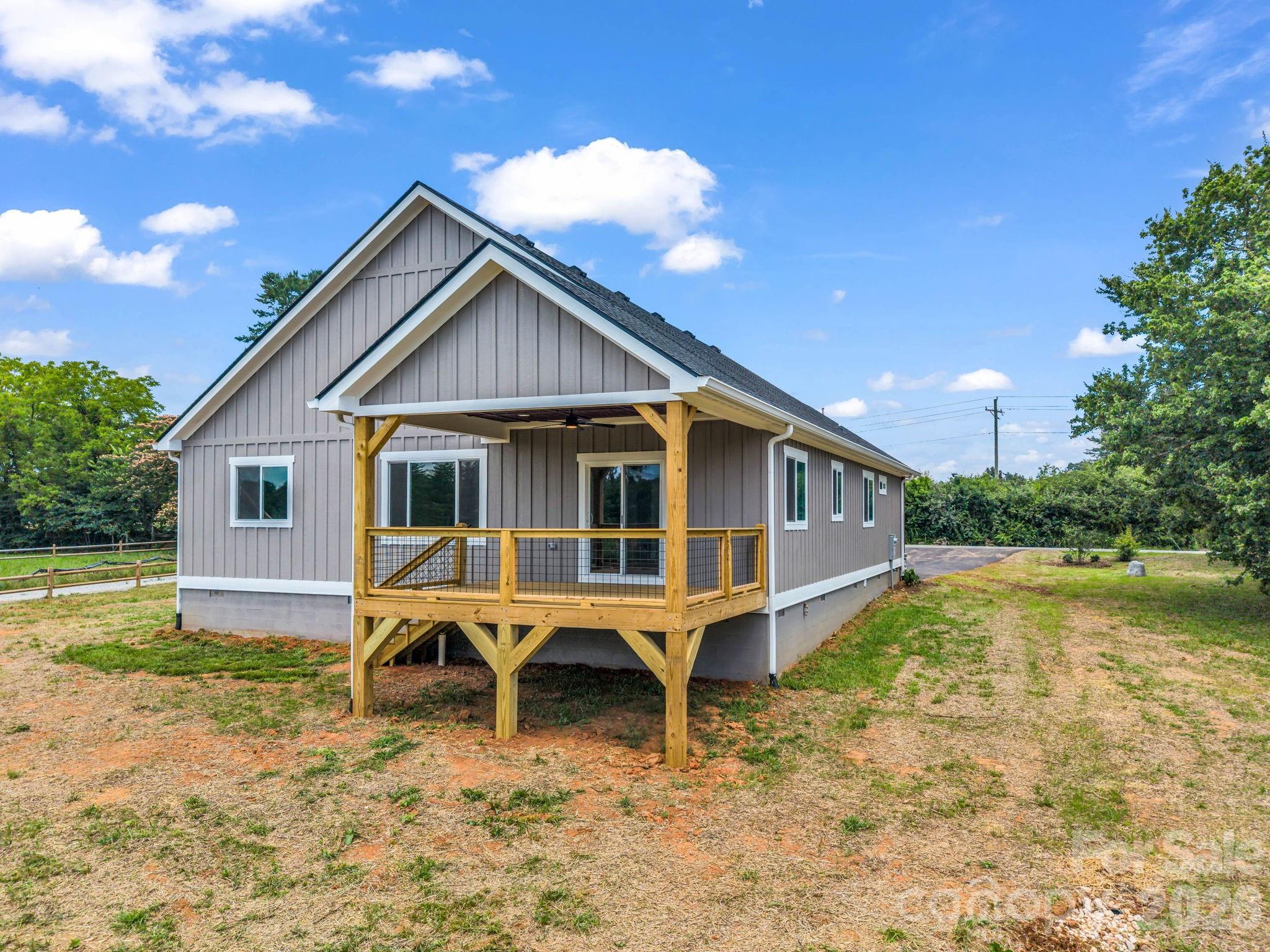 120 Grandview Lane — Hendersonville