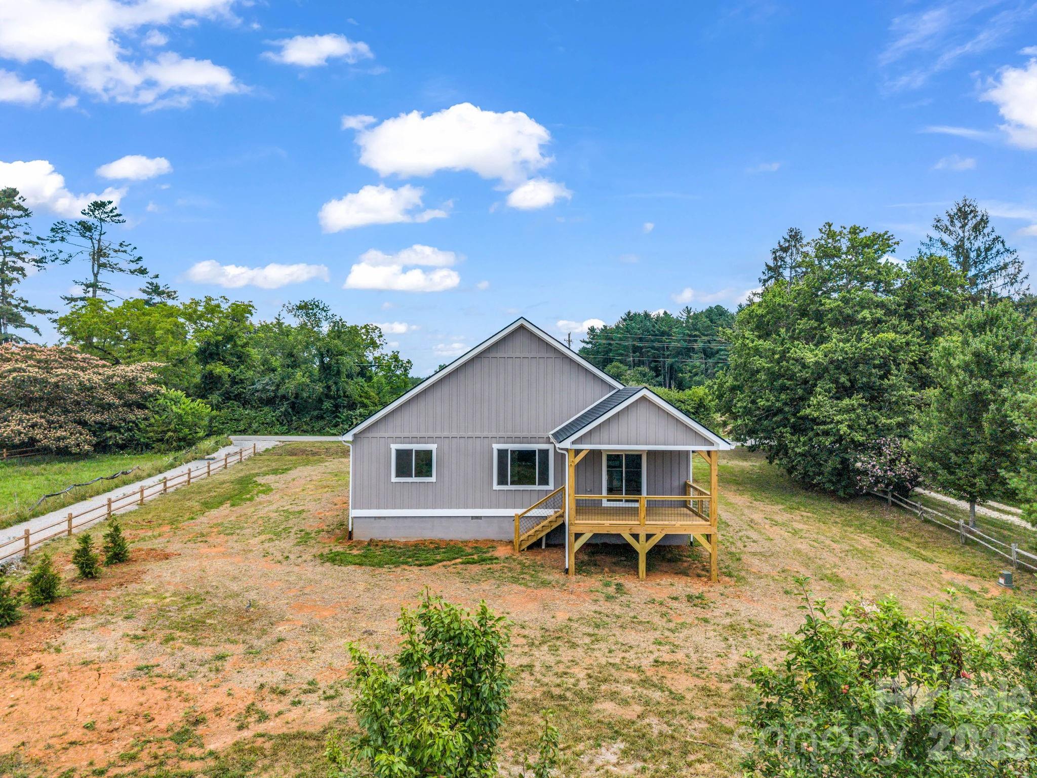 120 Grandview Lane — Hendersonville