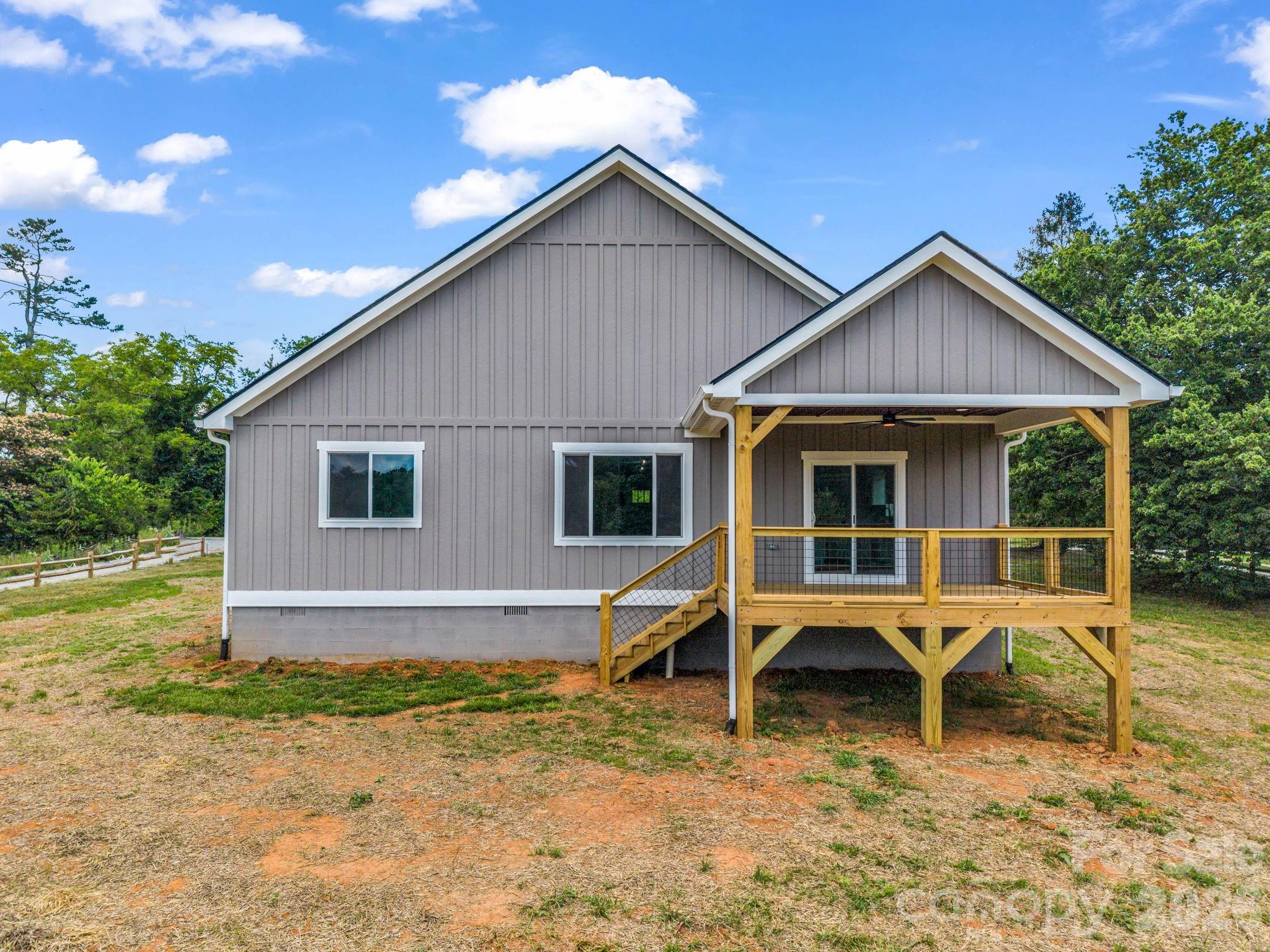 120 Grandview Lane — Hendersonville