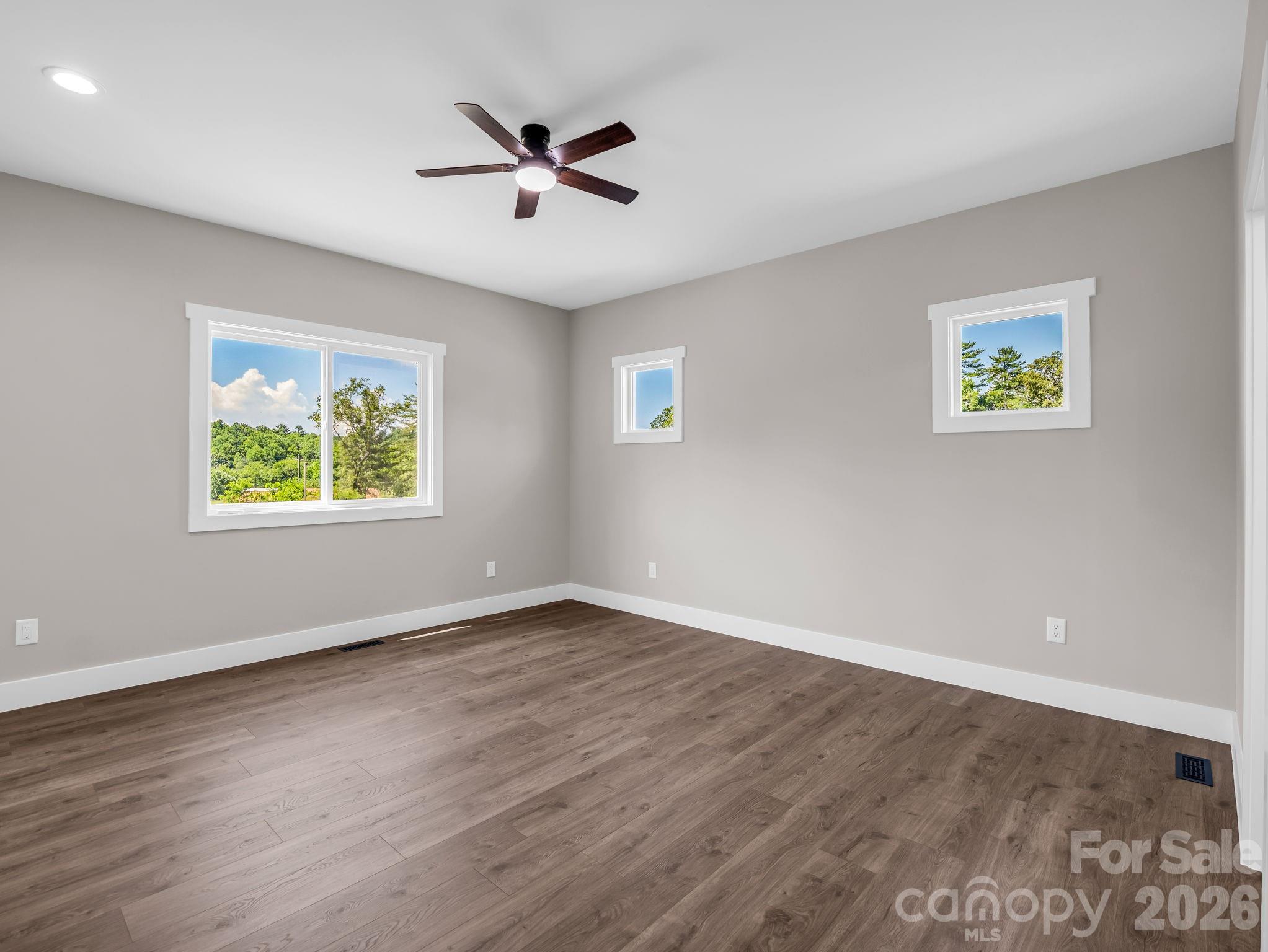 120 Grandview Lane — Hendersonville