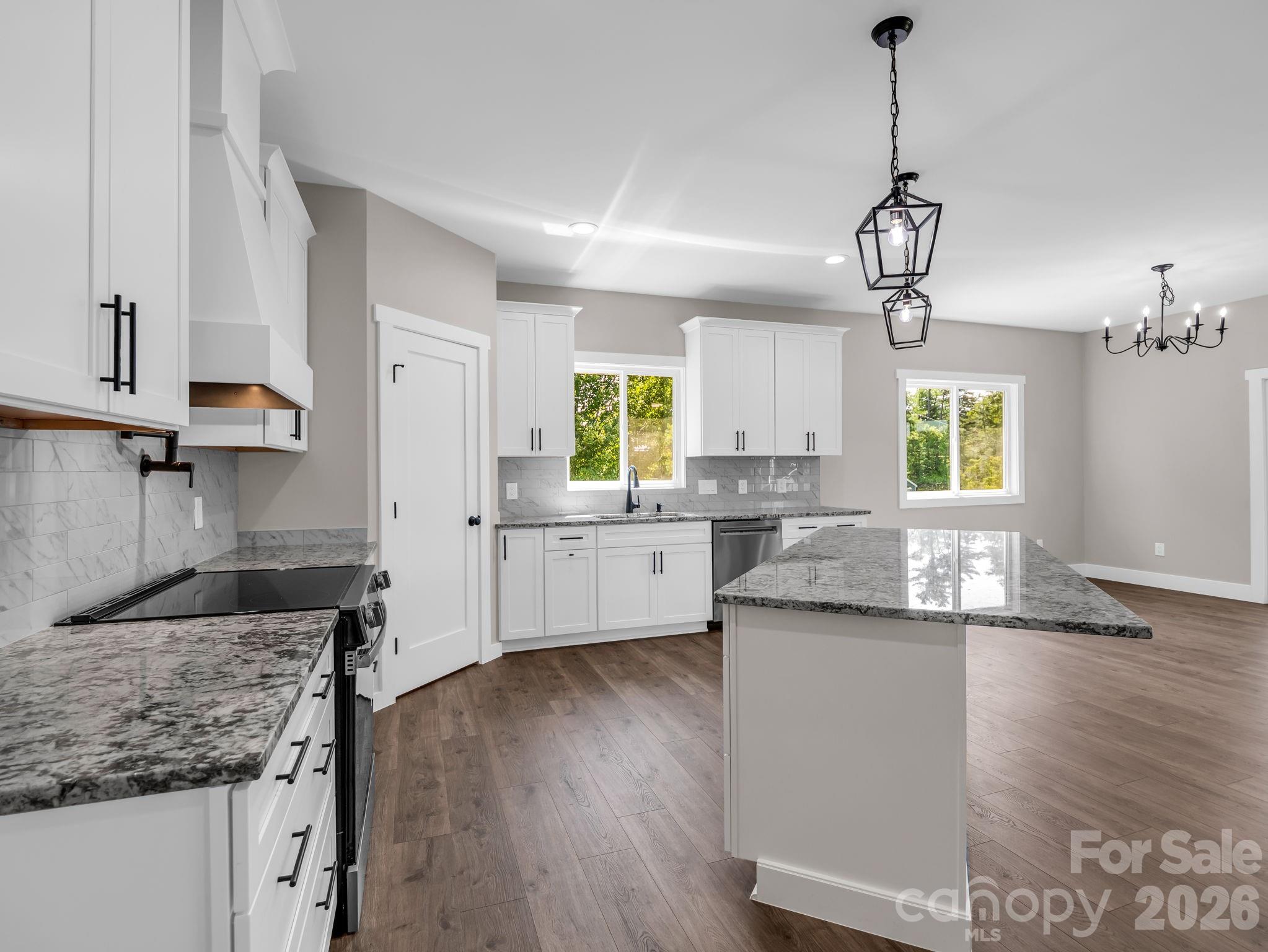 120 Grandview Lane — Hendersonville