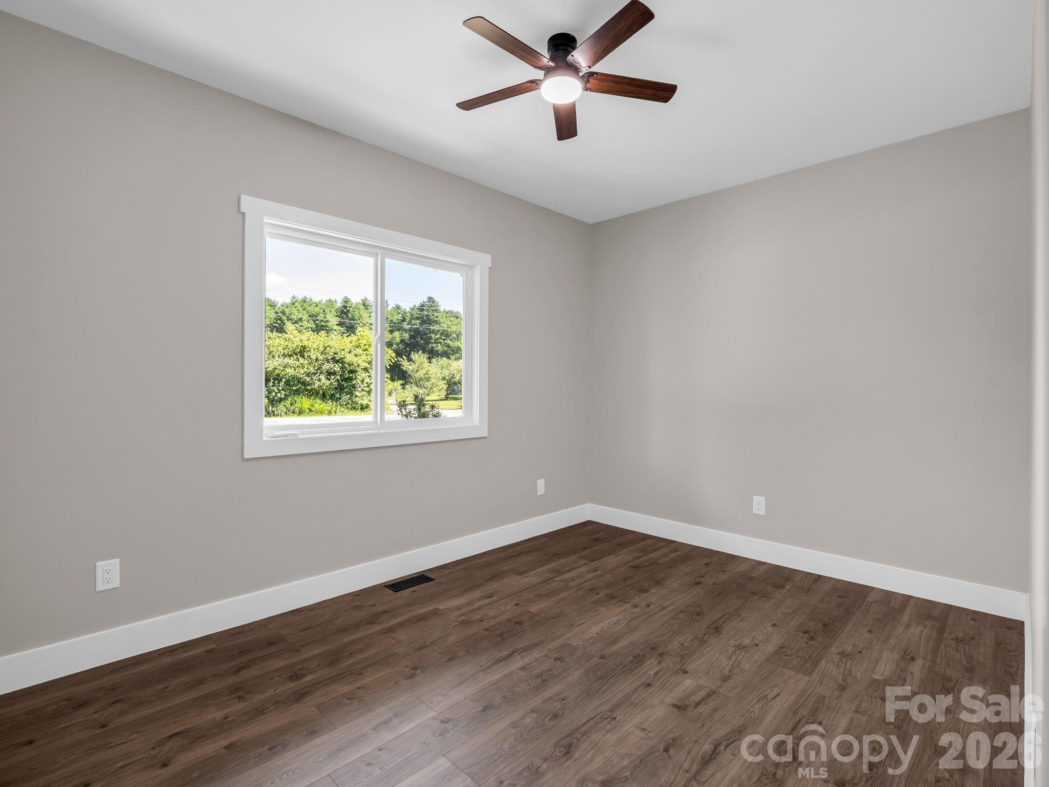 120 Grandview Lane — Hendersonville