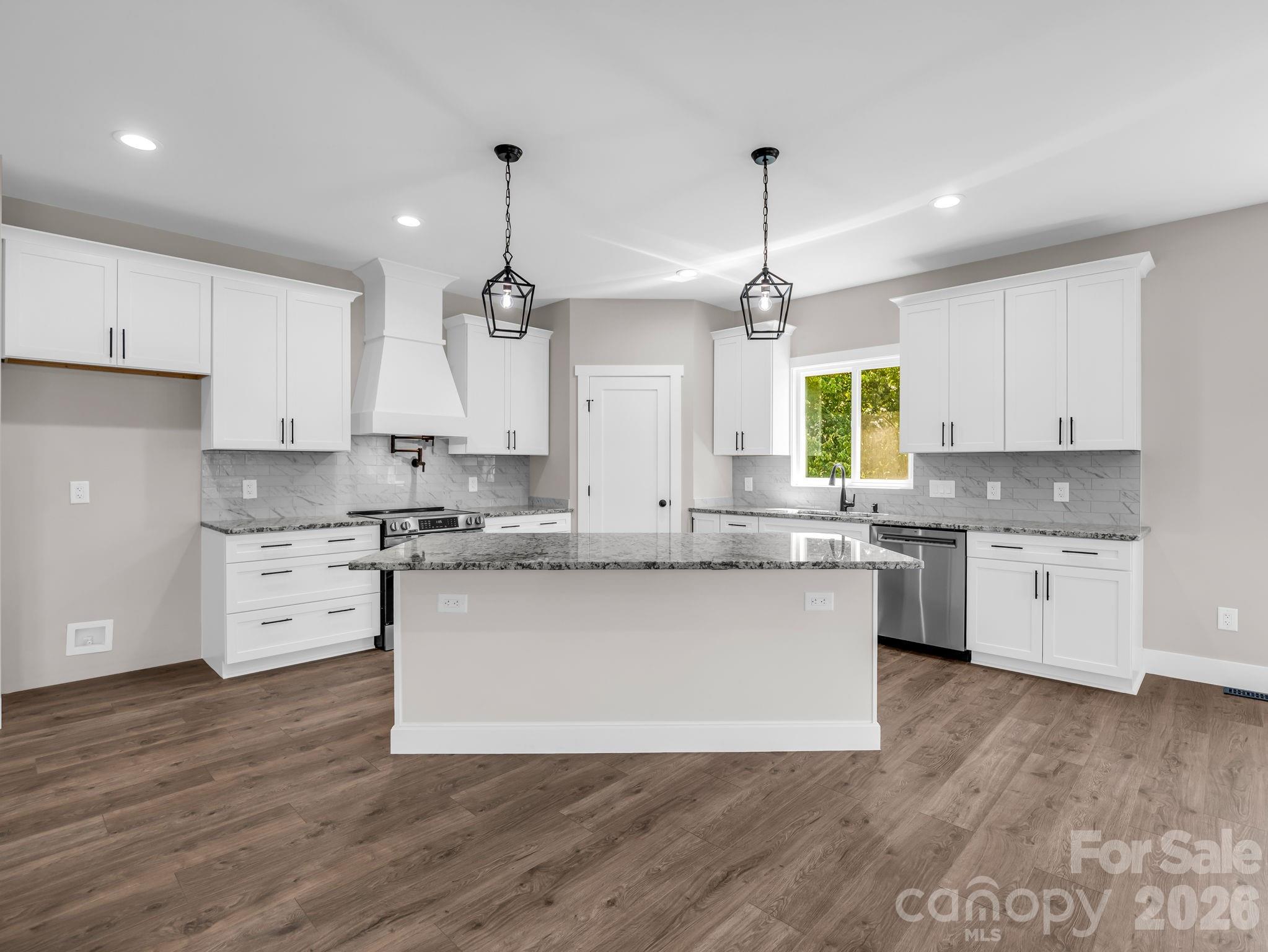 120 Grandview Lane — Hendersonville