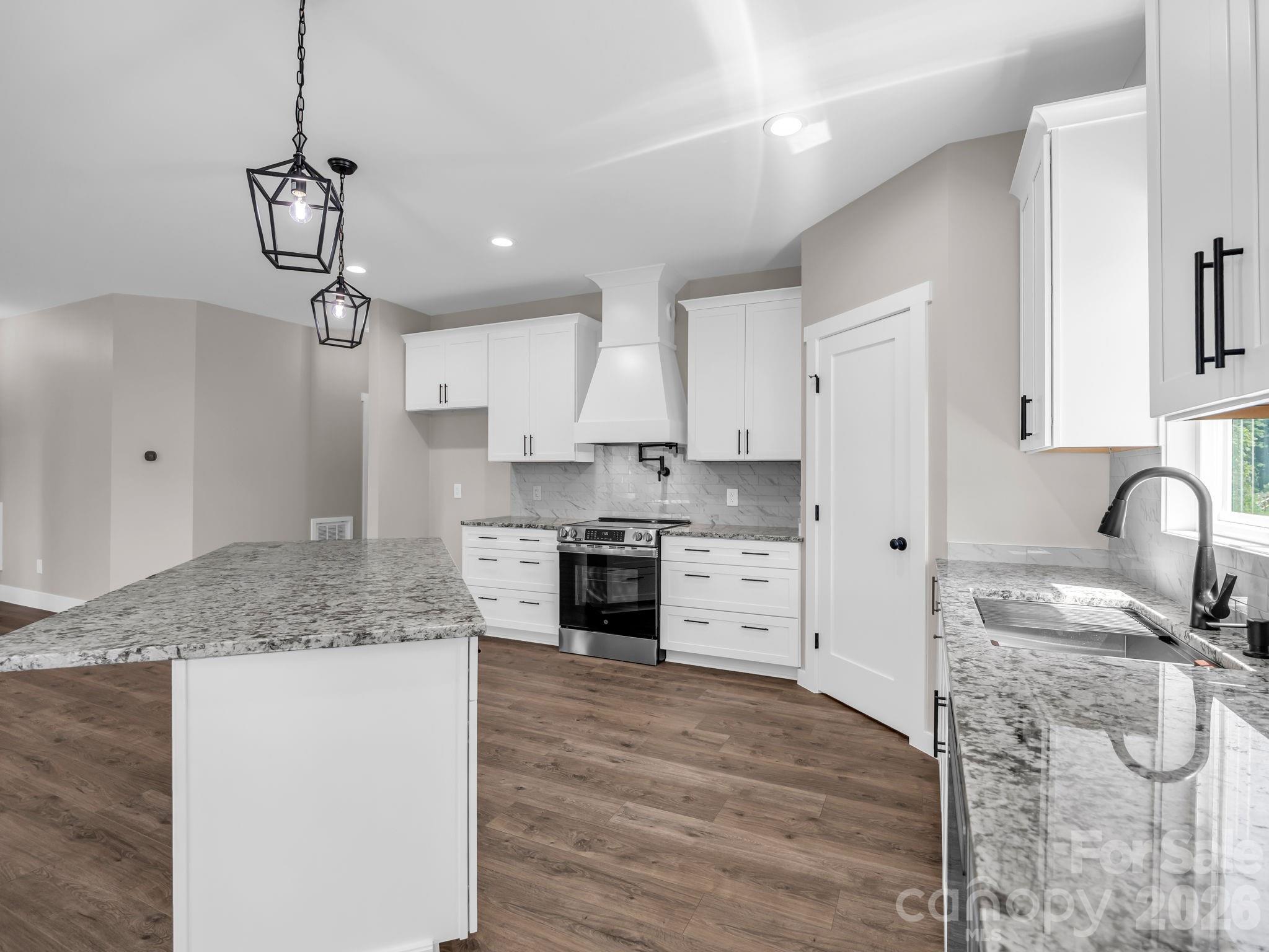 120 Grandview Lane — Hendersonville
