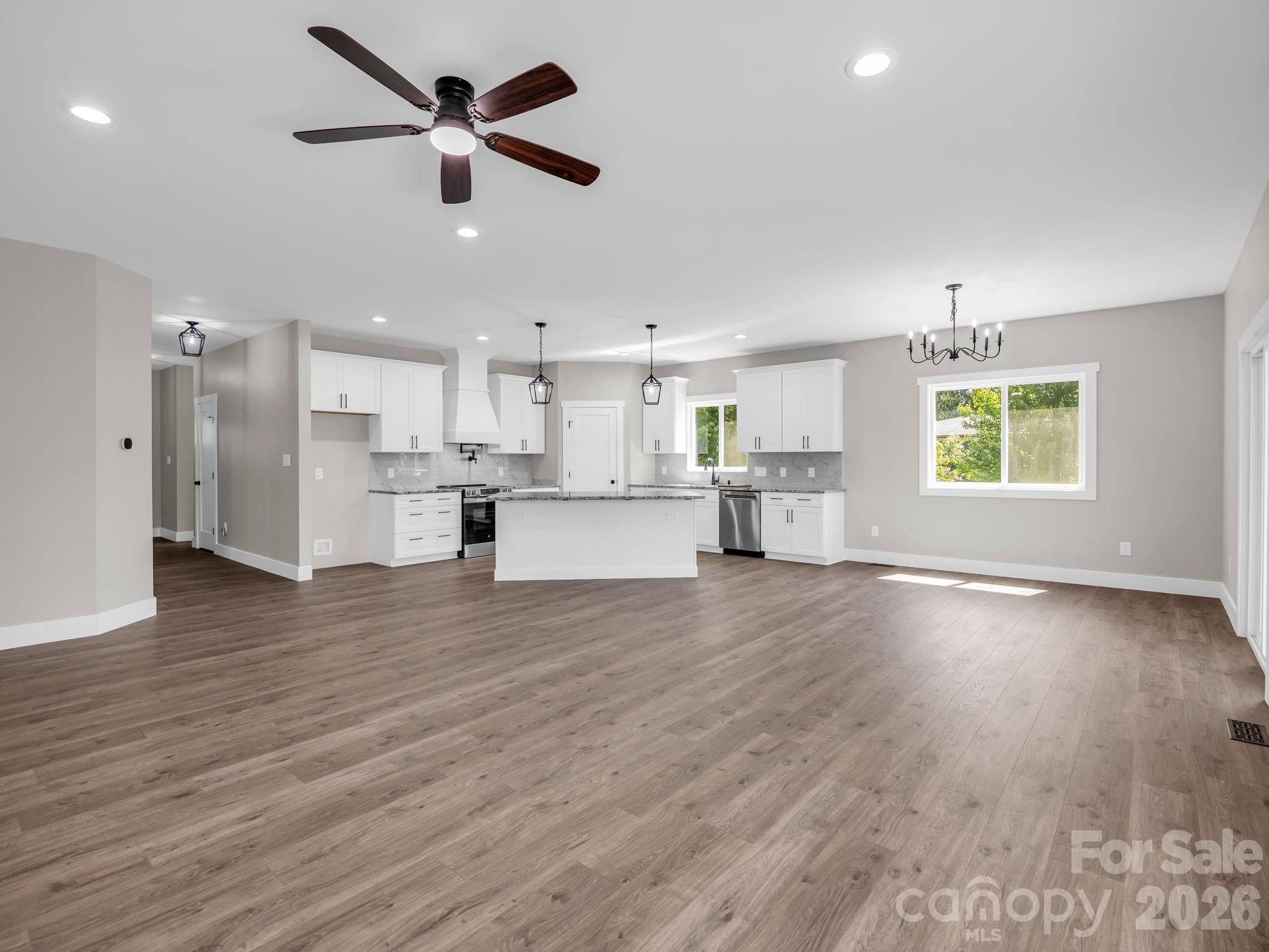 120 Grandview Lane — Hendersonville