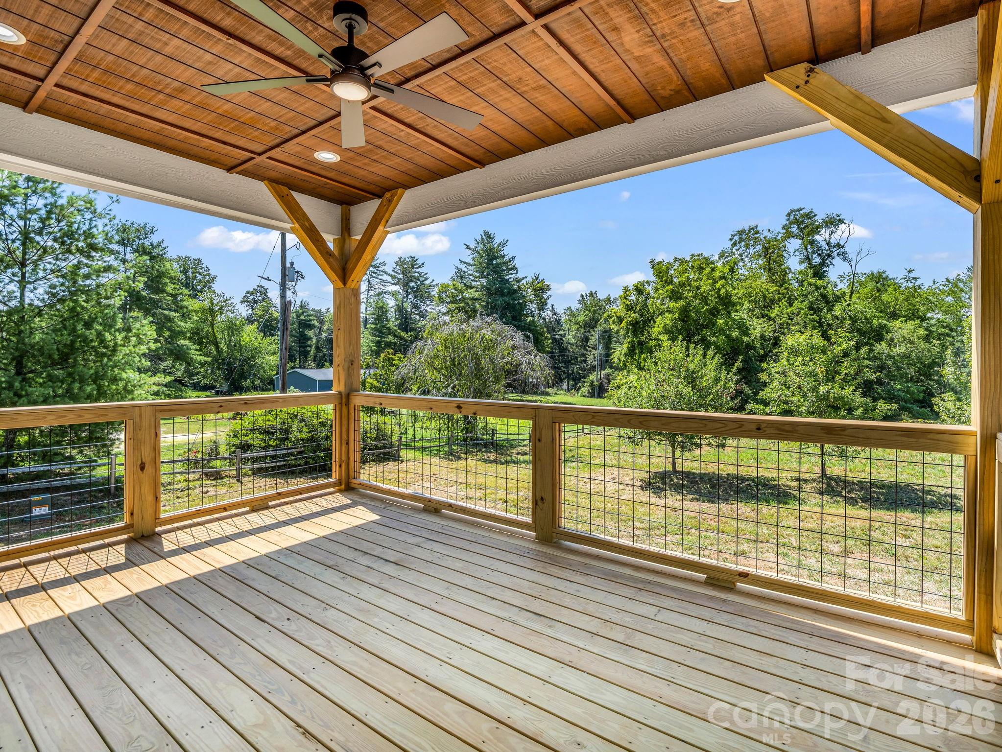 120 Grandview Lane — Hendersonville