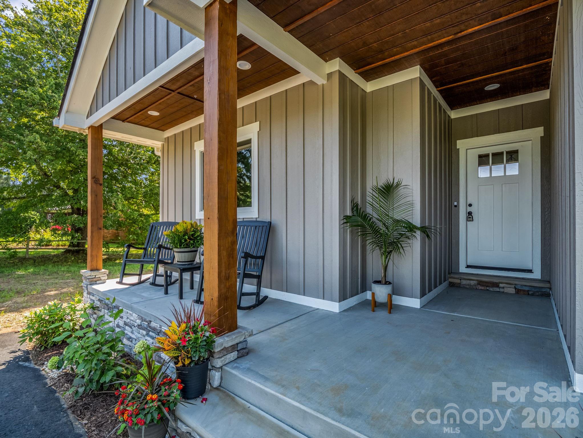120 Grandview Lane — Hendersonville