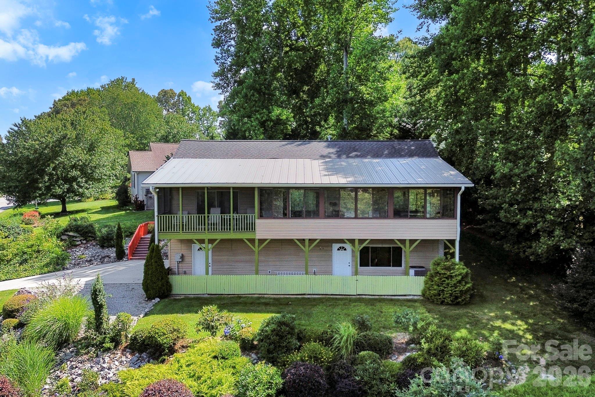 81 Chestnut Lane — Hendersonville