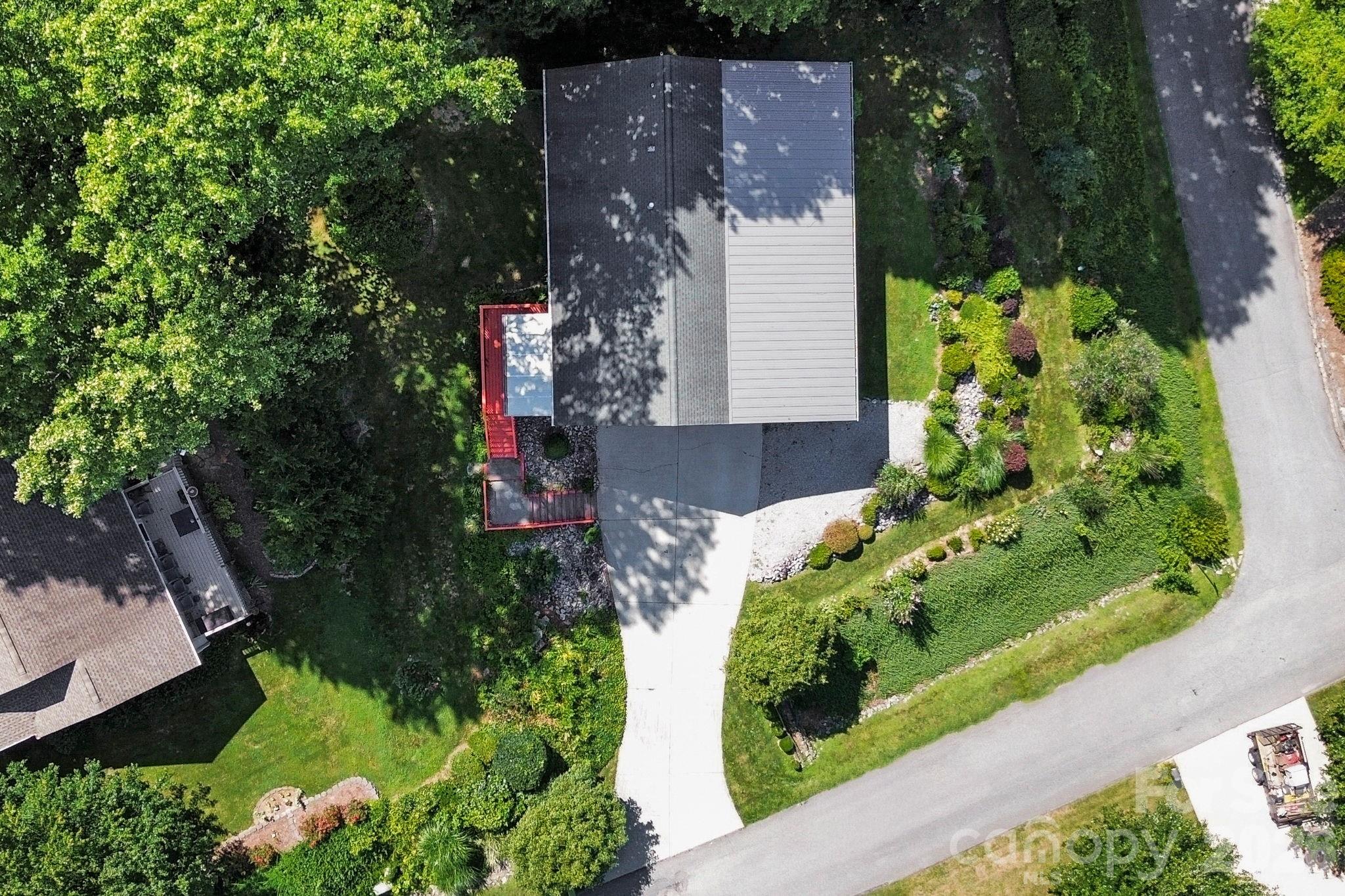 81 Chestnut Lane — Hendersonville