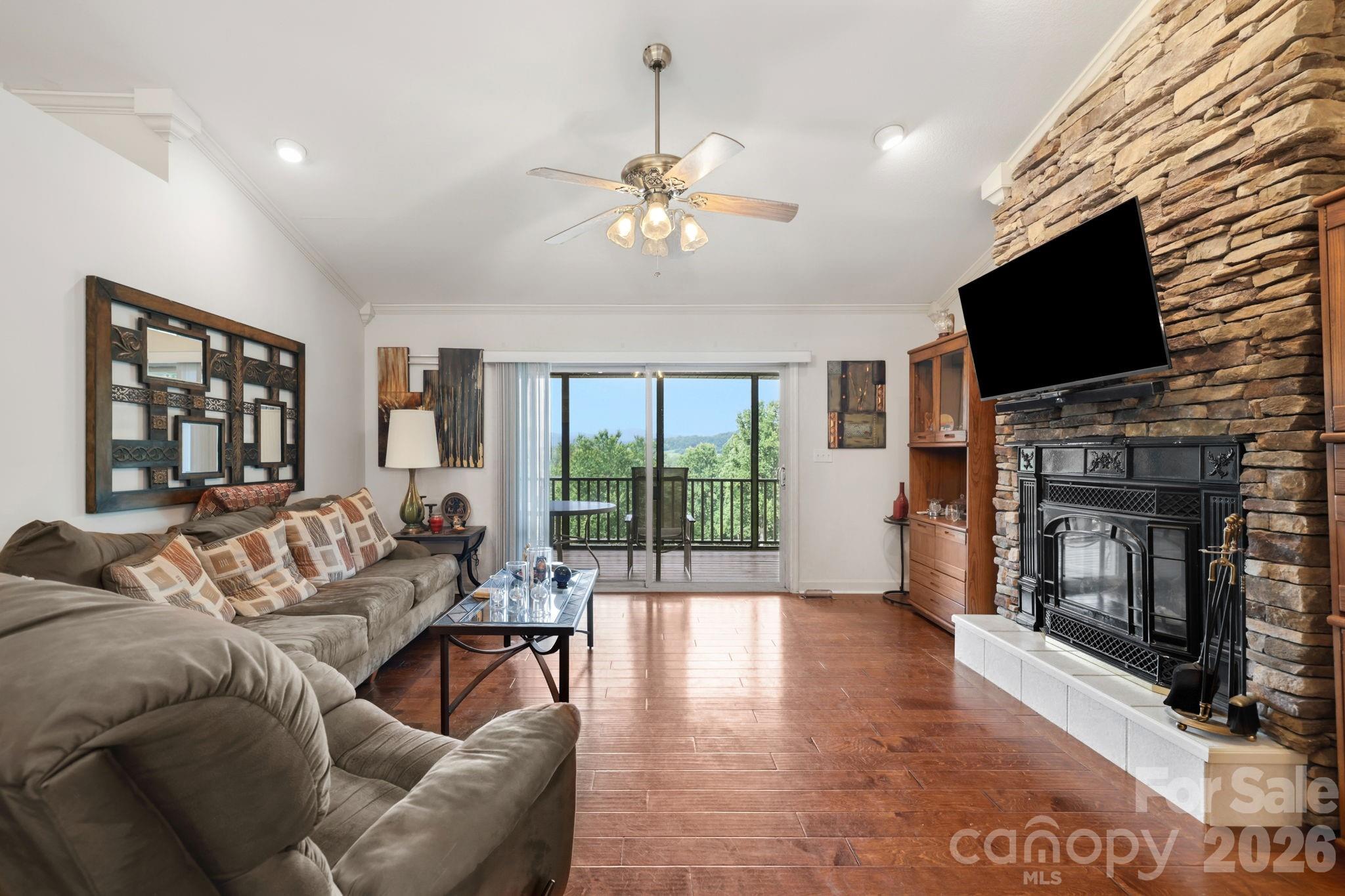 81 Chestnut Lane — Hendersonville